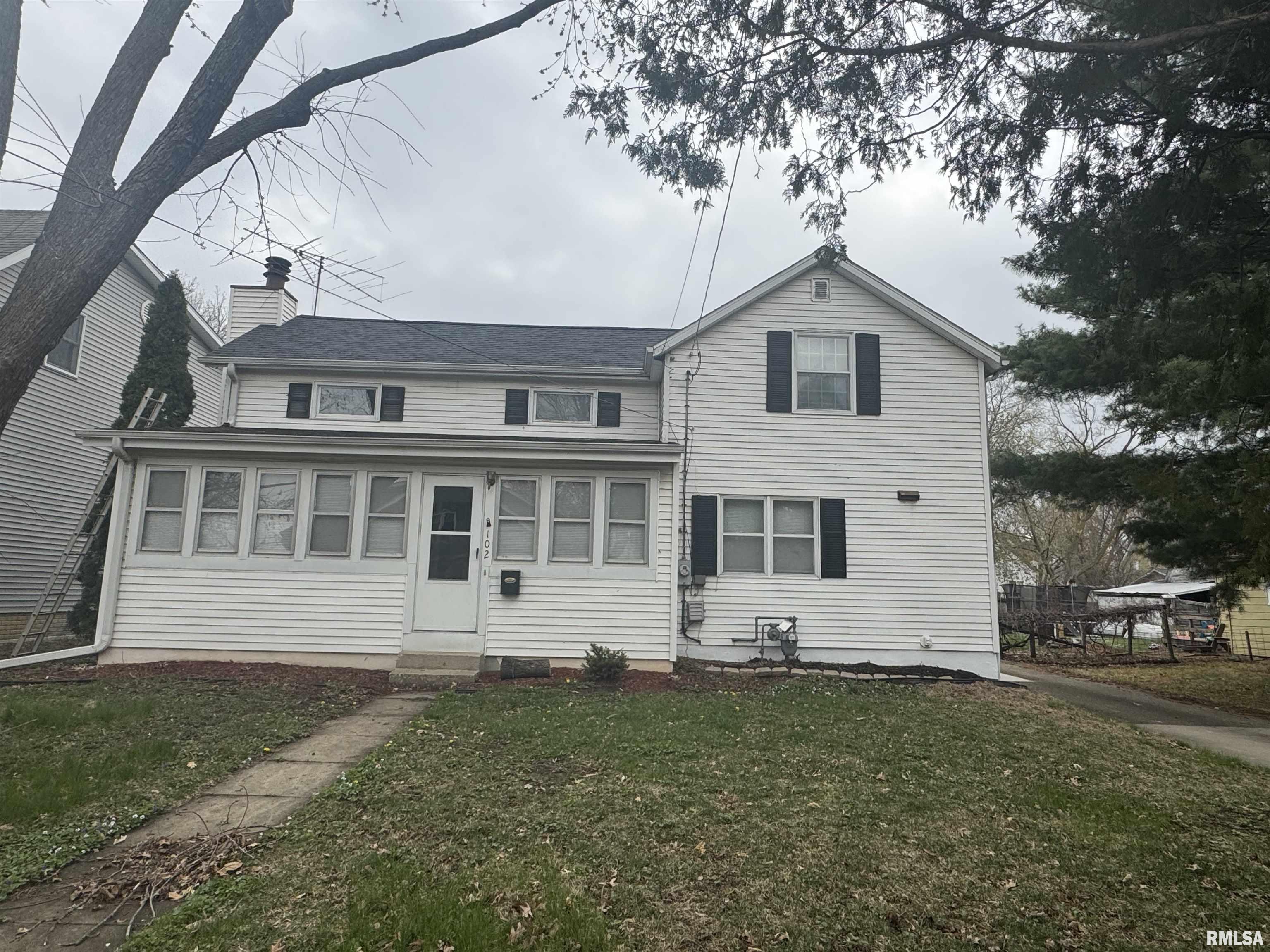 102 E Winfield Street, Morrison, Illinois image 1