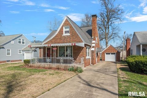 Homes For Sale - 2136 Whittier Avenue<br/> Sangamon County, Springfield, IL 62704