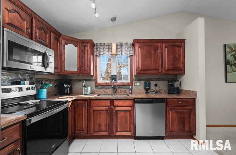 2521 W 63rd Street, Davenport, Iowa image 8