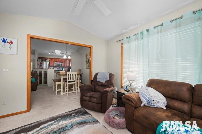 2521 W 63rd Street, Davenport, Iowa image 9