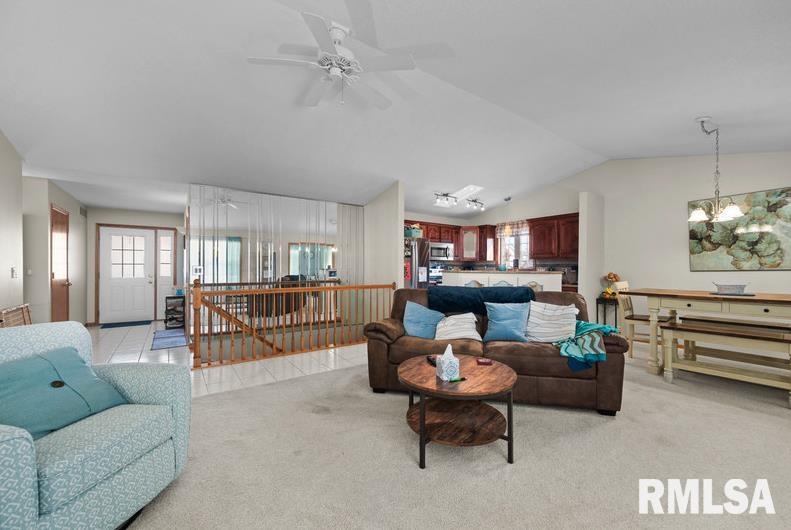 2521 W 63rd Street, Davenport, Iowa image 4