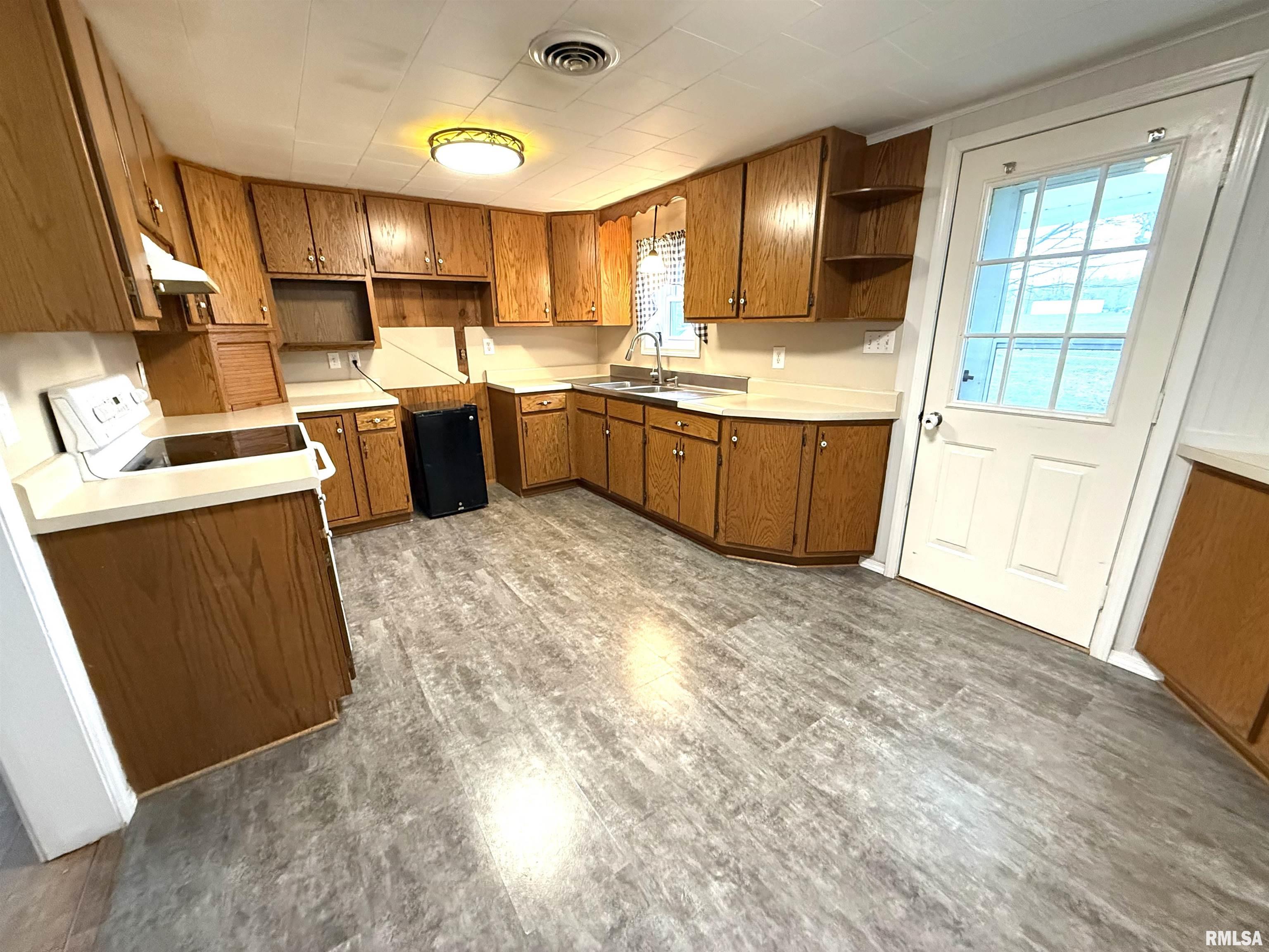 10815 Saraville Road, Marion, Illinois image 7