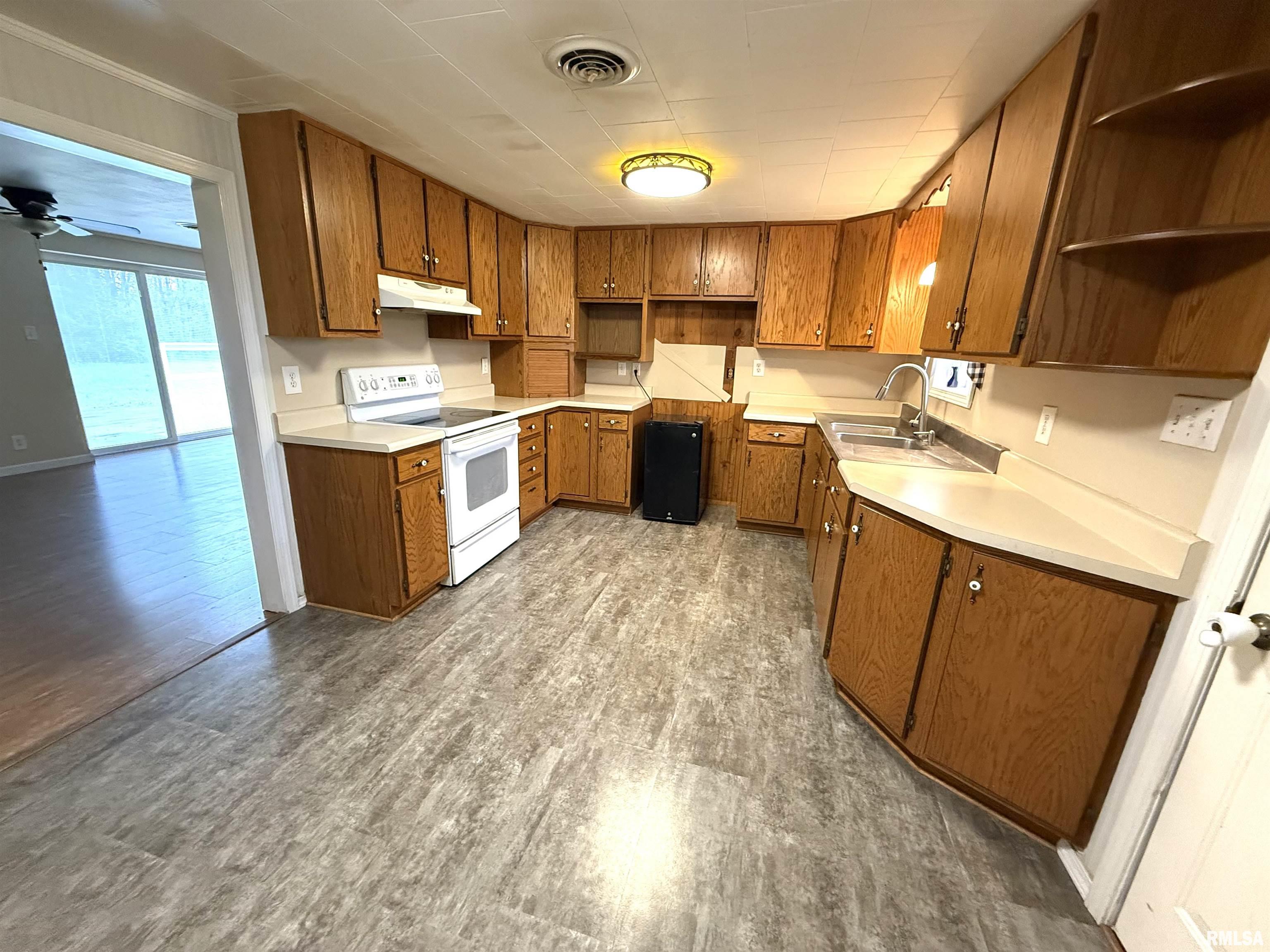 10815 Saraville Road, Marion, Illinois image 6