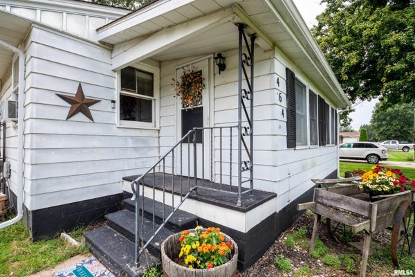 464 E PEARL ST, FARMINGTON, IL 61531 - Image ba1cc80d733db7678e8a48267e30f00b/2898057252