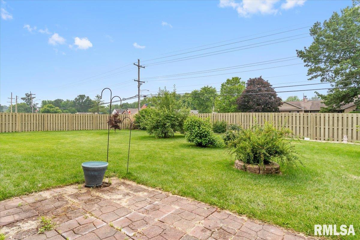 1103 Dina Drive, Riverton, Illinois image 27