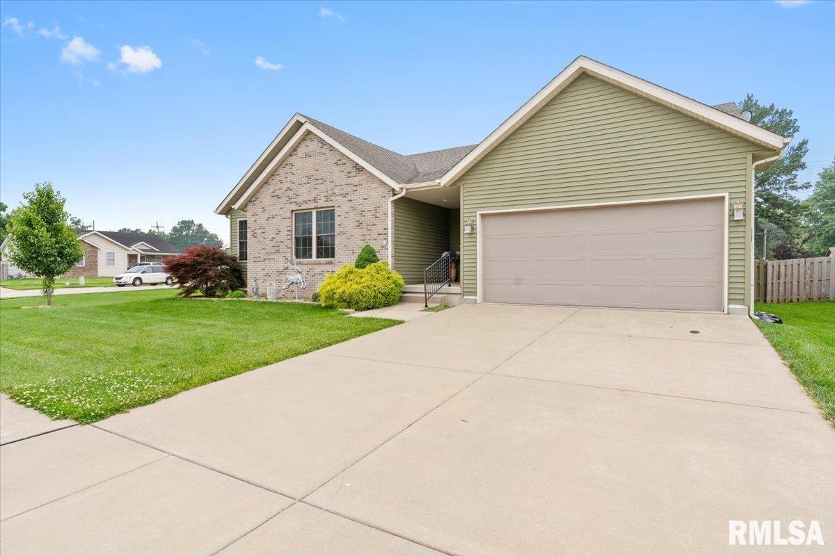 1103 Dina Drive, Riverton, Illinois image 3