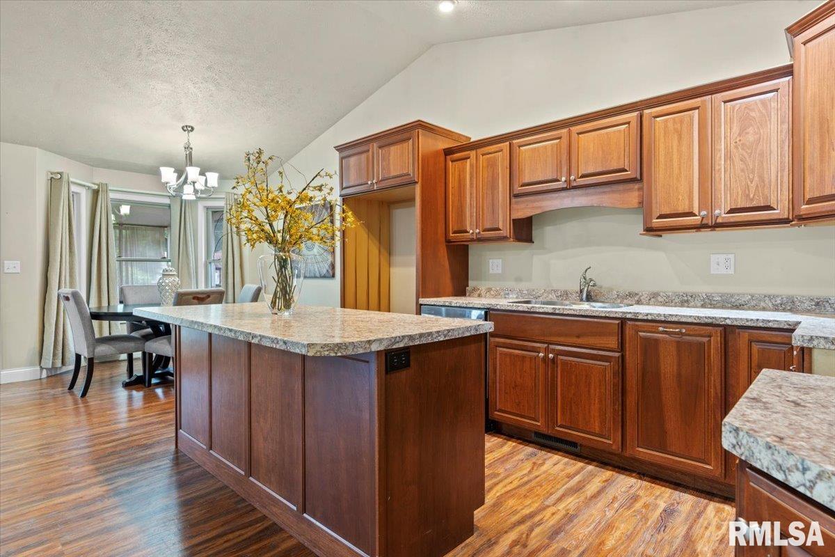 1103 Dina Drive, Riverton, Illinois image 10