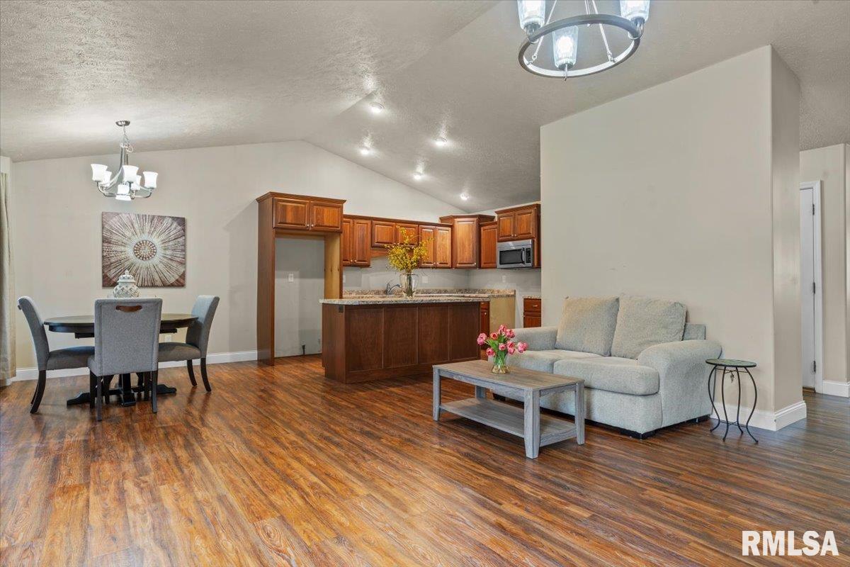 1103 Dina Drive, Riverton, Illinois image 7