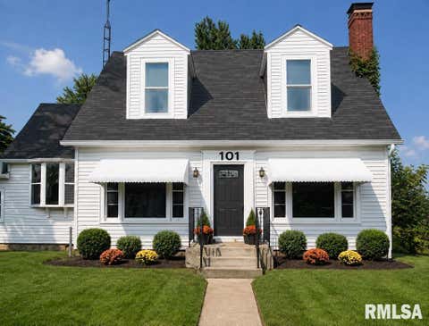 Homes For Sale - 101 W Oak Street<br/> Broadwell, IL 62634