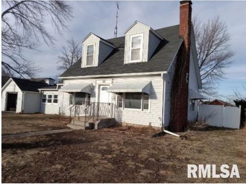 Homes For Sale - 101 W Oak Street<br/> Logan County, Broadwell, IL 62634
