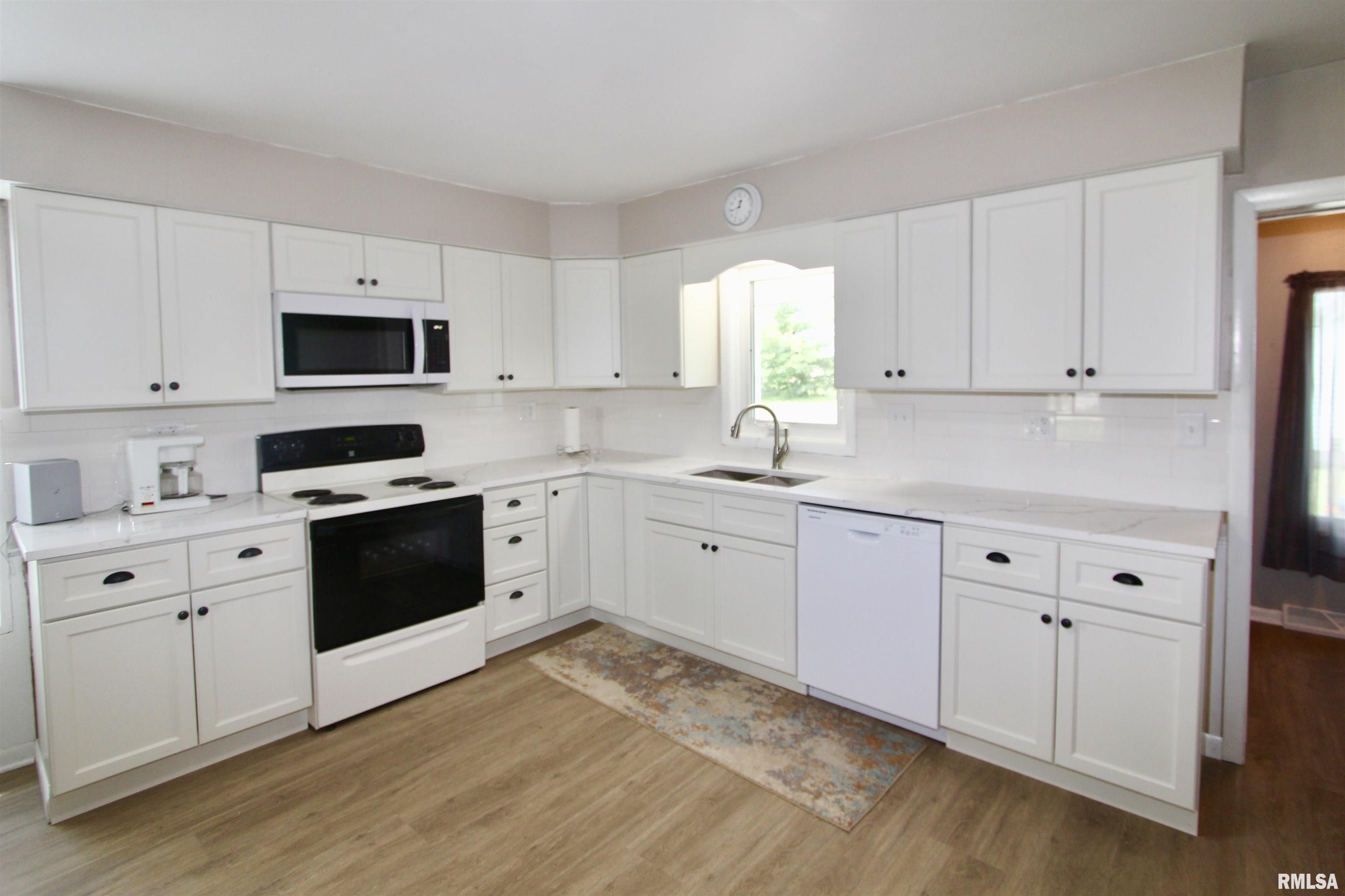 14701 N Old Galena Road, Chillicothe, Illinois image 11