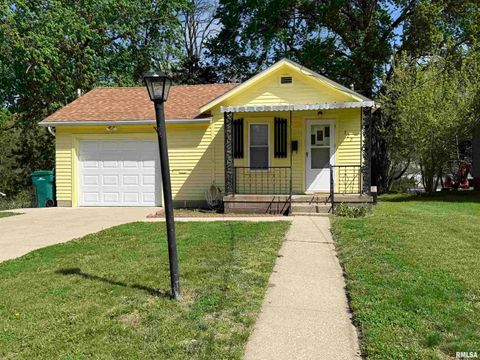 Photo of 322 E FRANKLIN Street, Macomb, IL 61455 (MLS # PA1265863)