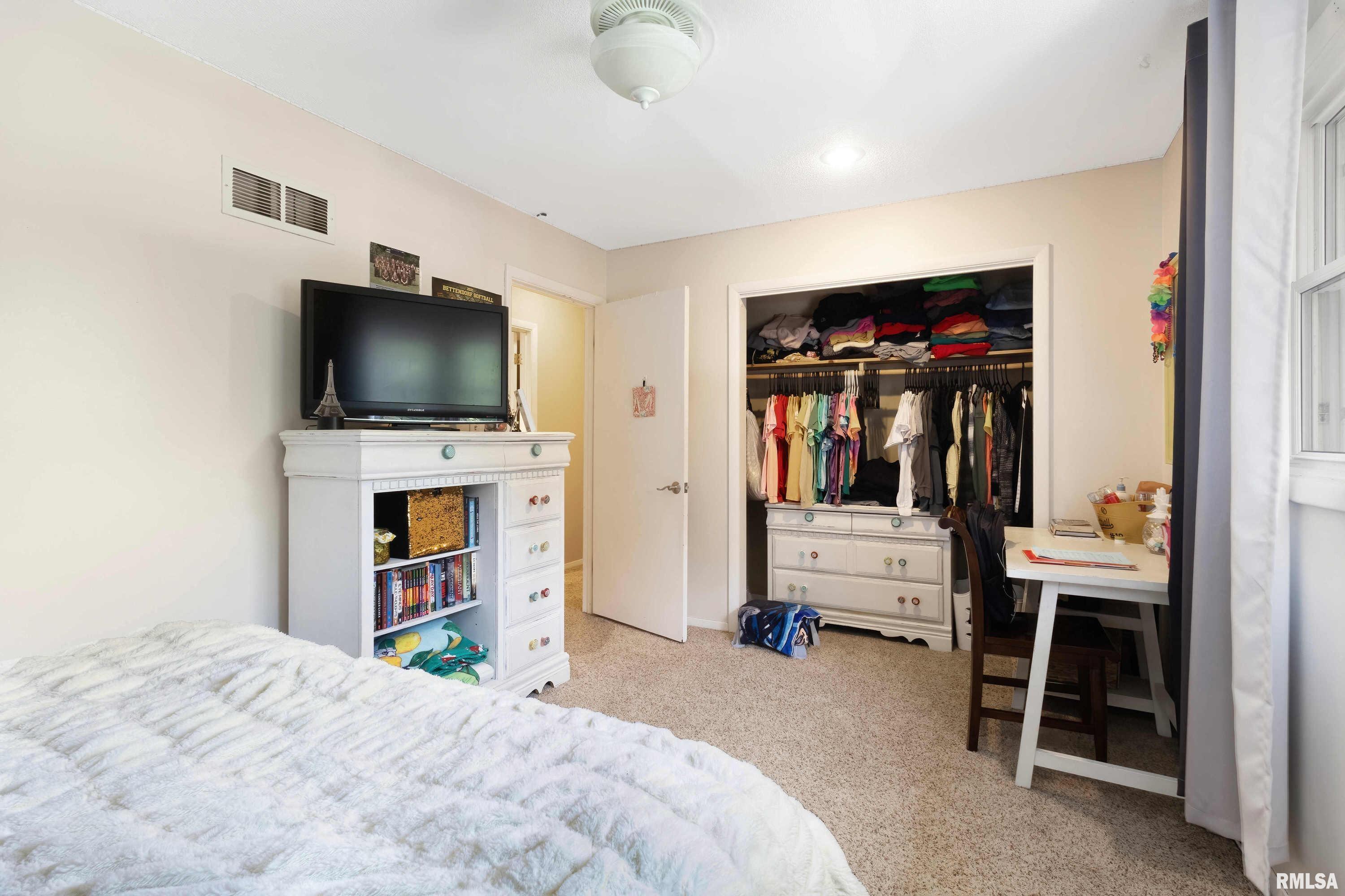 1900 Valley Vista Drive, Bettendorf, Iowa image 20
