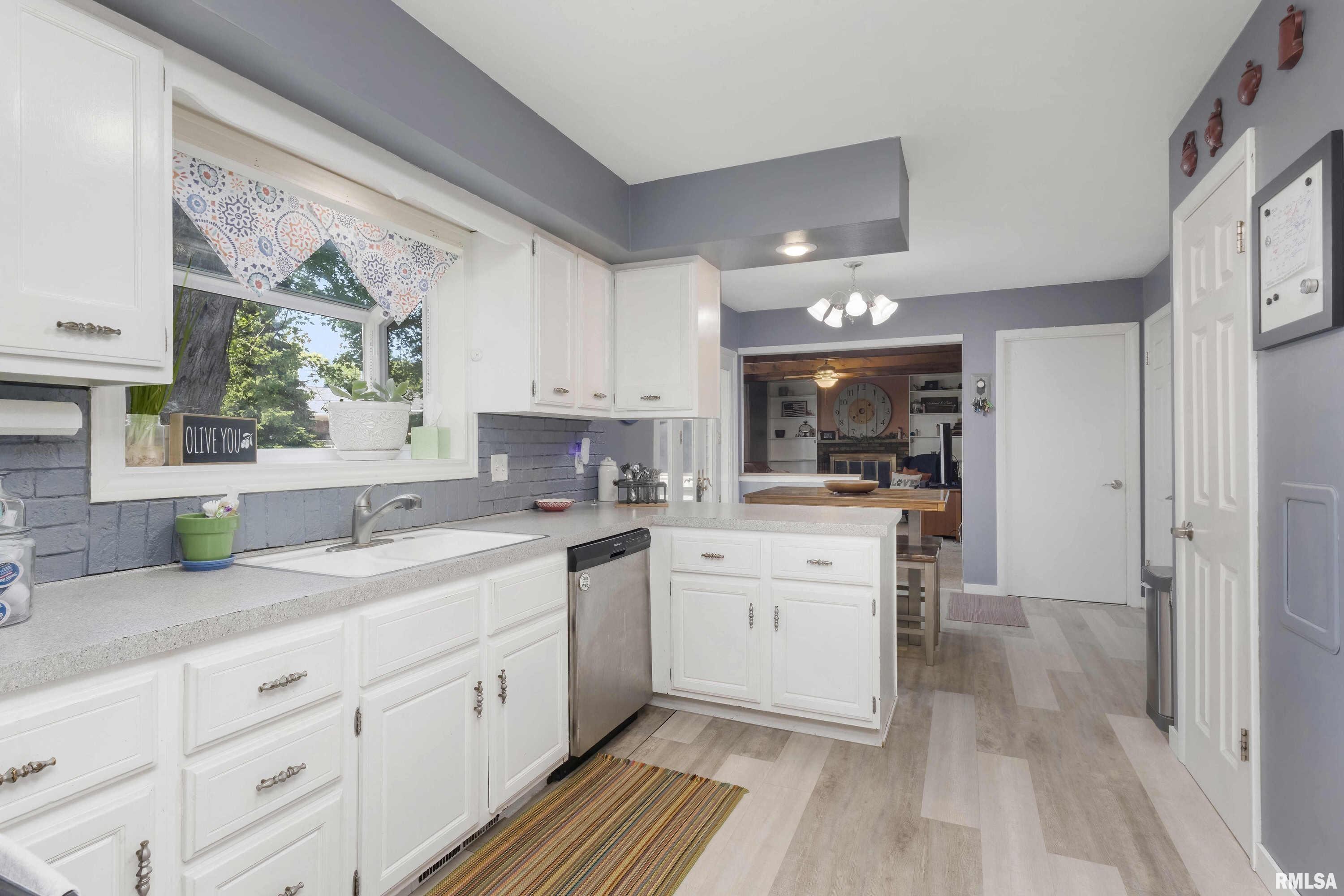 1900 Valley Vista Drive, Bettendorf, Iowa image 8
