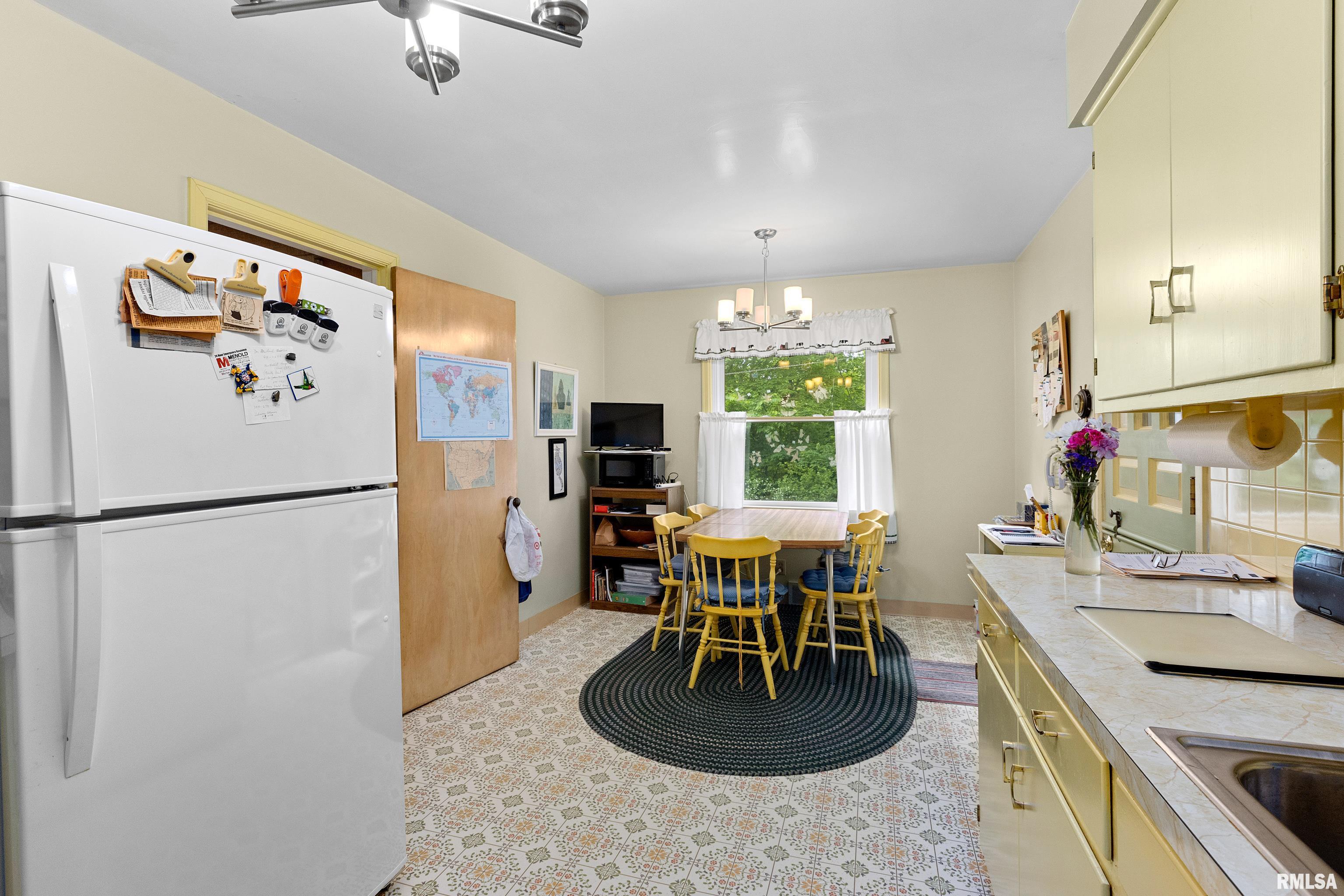 806 Fondulac Drive, East Peoria, Illinois image 13
