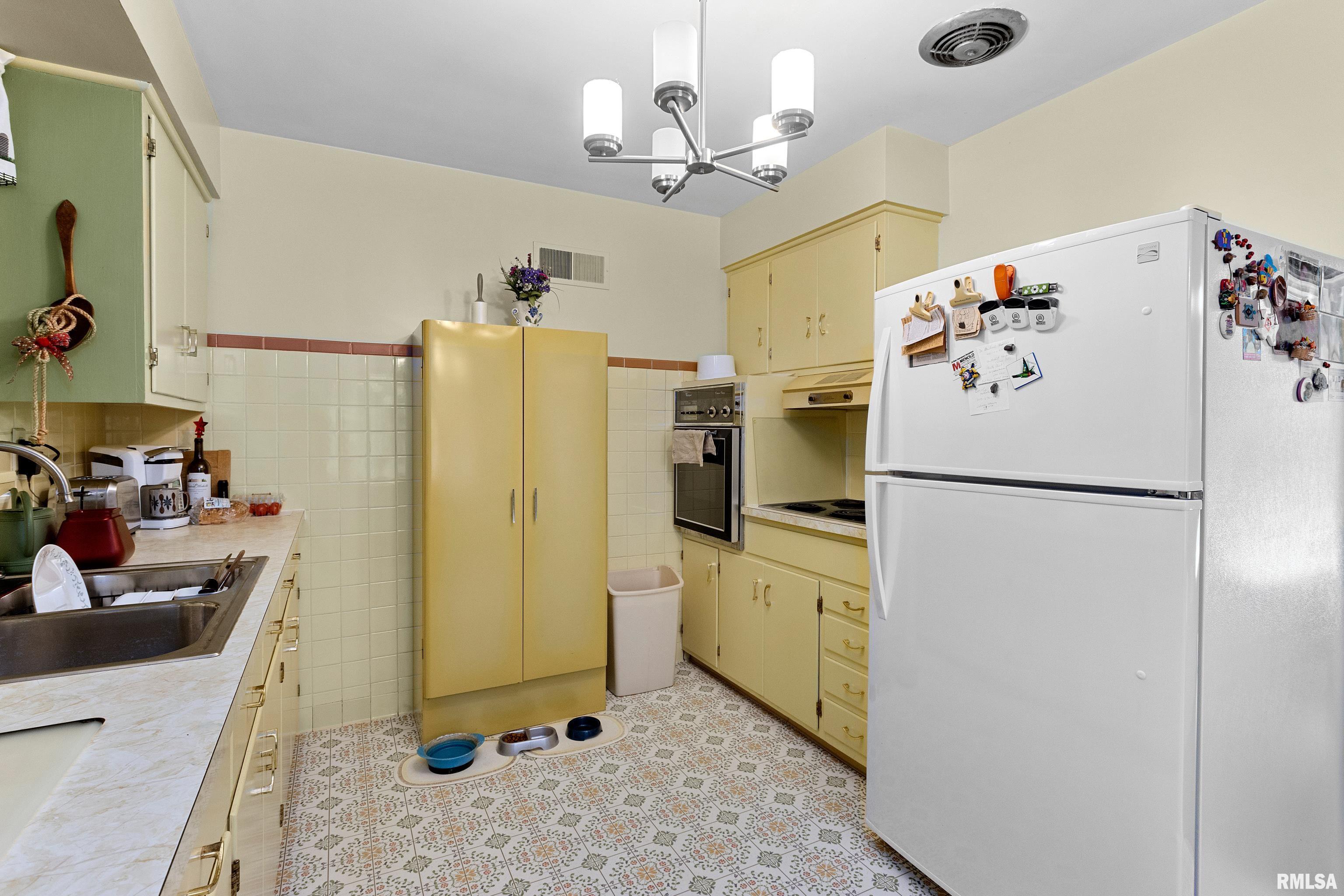 806 Fondulac Drive, East Peoria, Illinois image 14