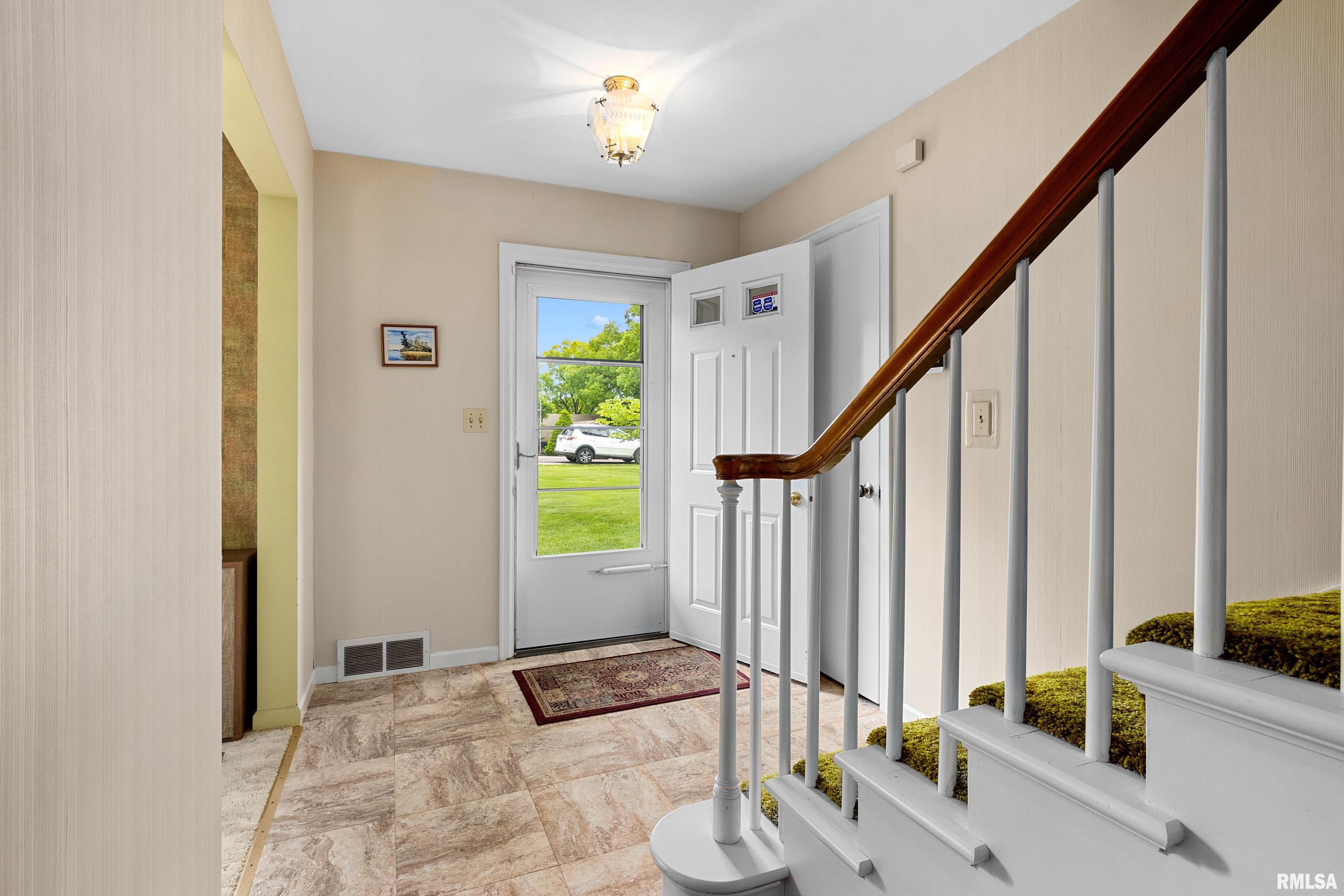 806 Fondulac Drive, East Peoria, Illinois image 3