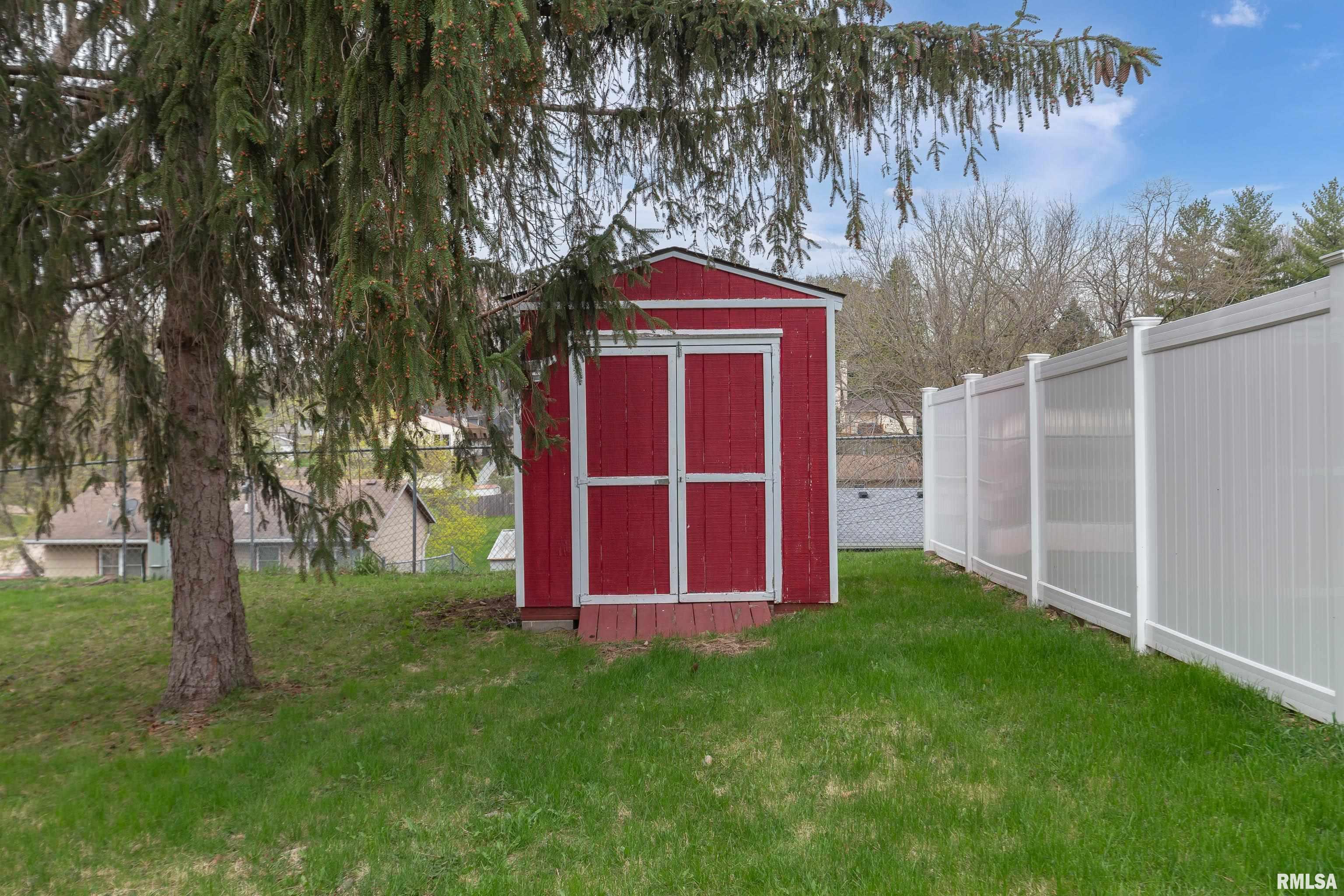 822 N 4th Street, Le Claire, Iowa image 5