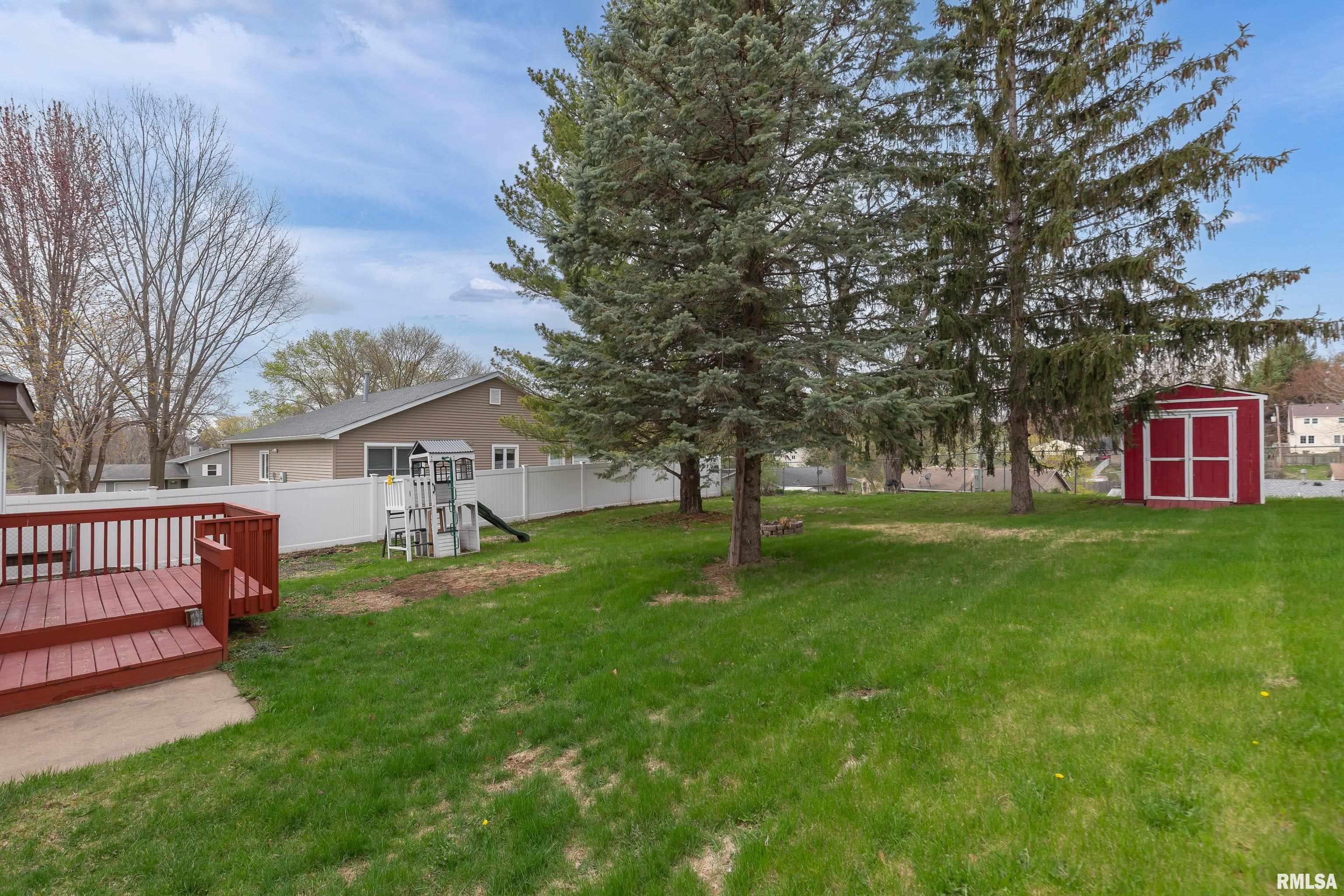 822 N 4th Street, Le Claire, Iowa image 4