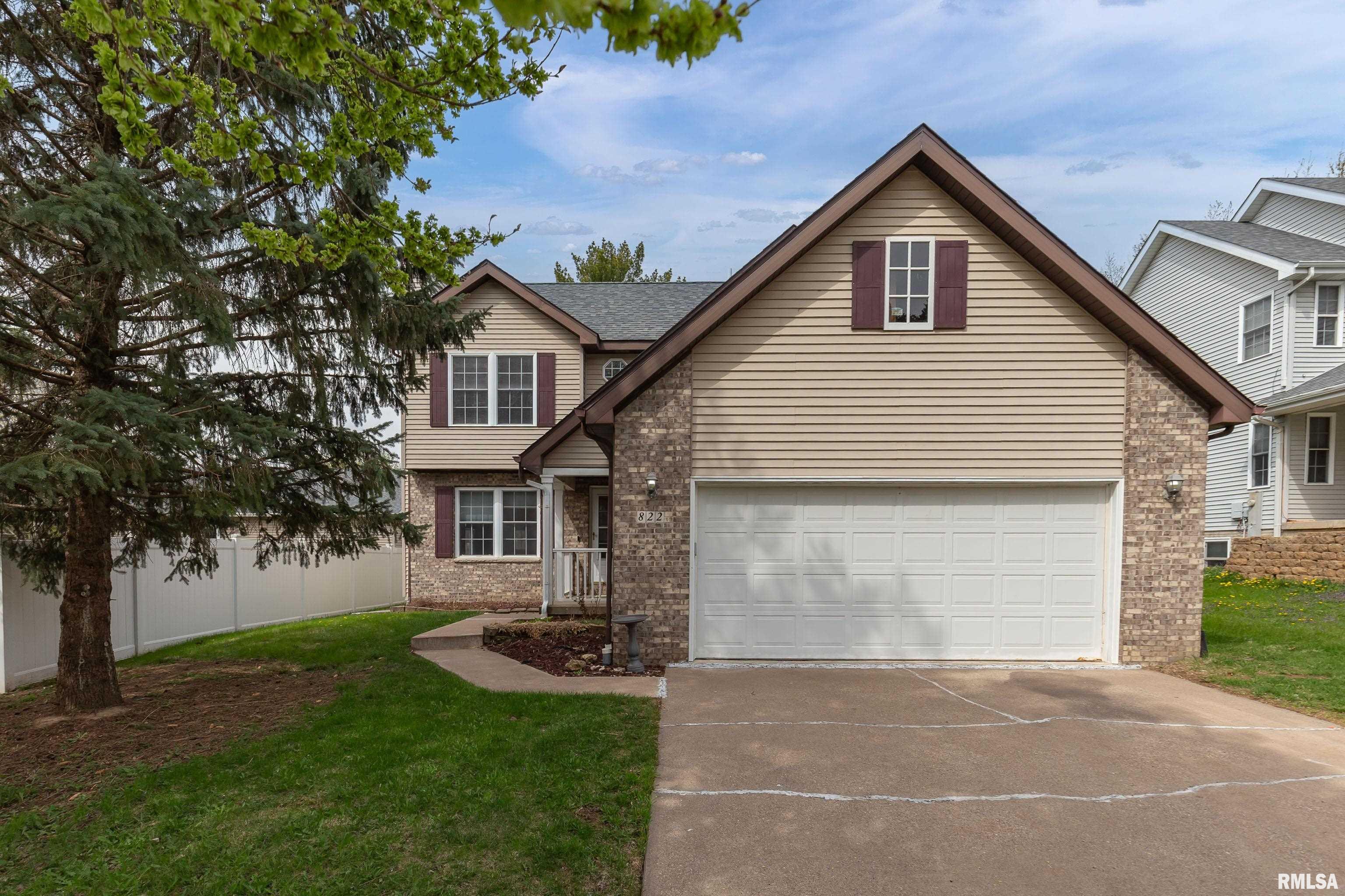 822 N 4th Street, Le Claire, Iowa image 1