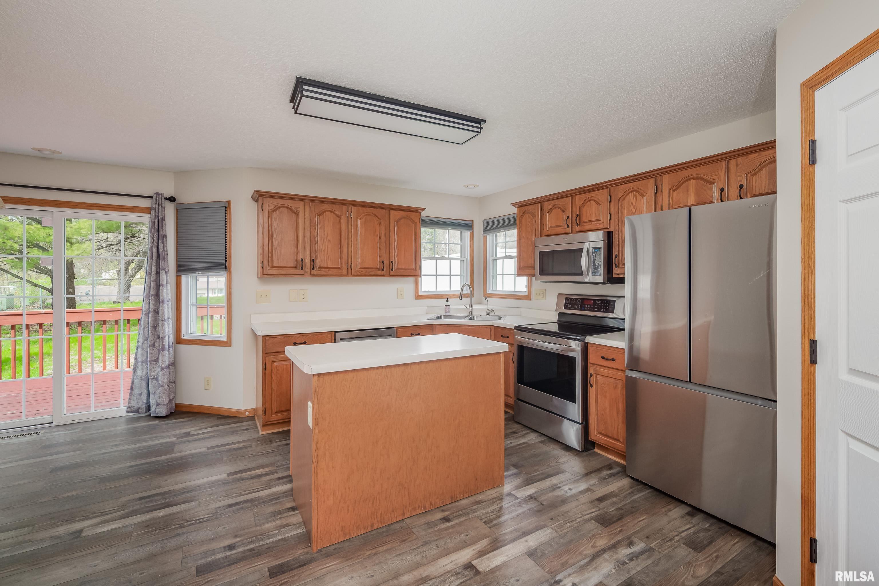 822 N 4th Street, Le Claire, Iowa image 14