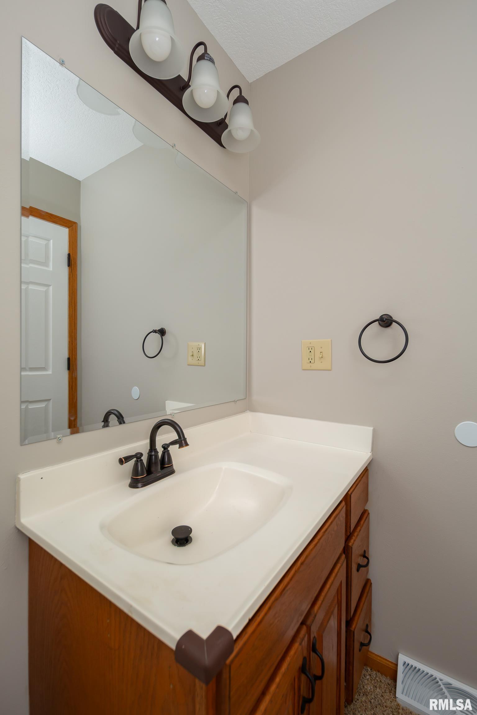 822 N 4th Street, Le Claire, Iowa image 29