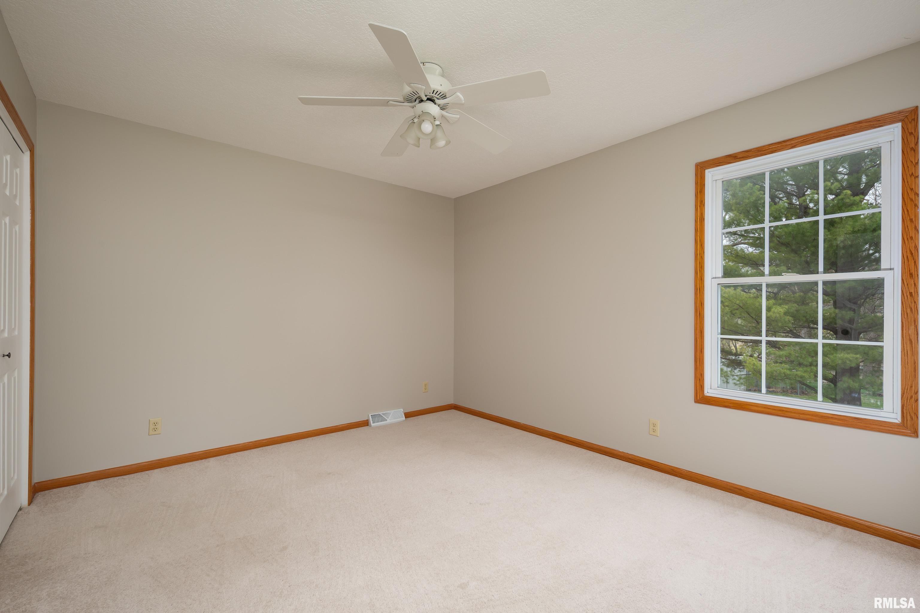 822 N 4th Street, Le Claire, Iowa image 26