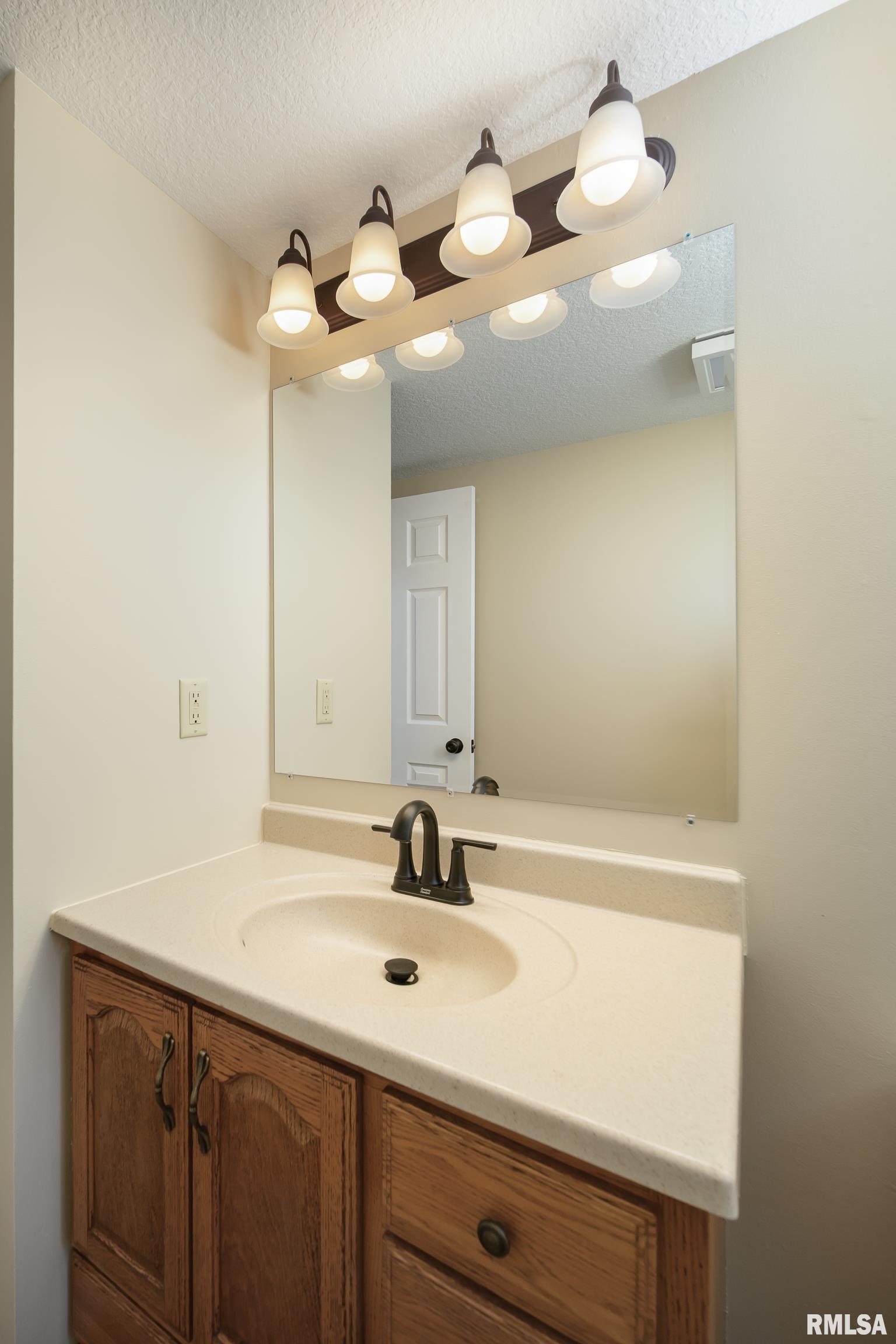 822 N 4th Street, Le Claire, Iowa image 16