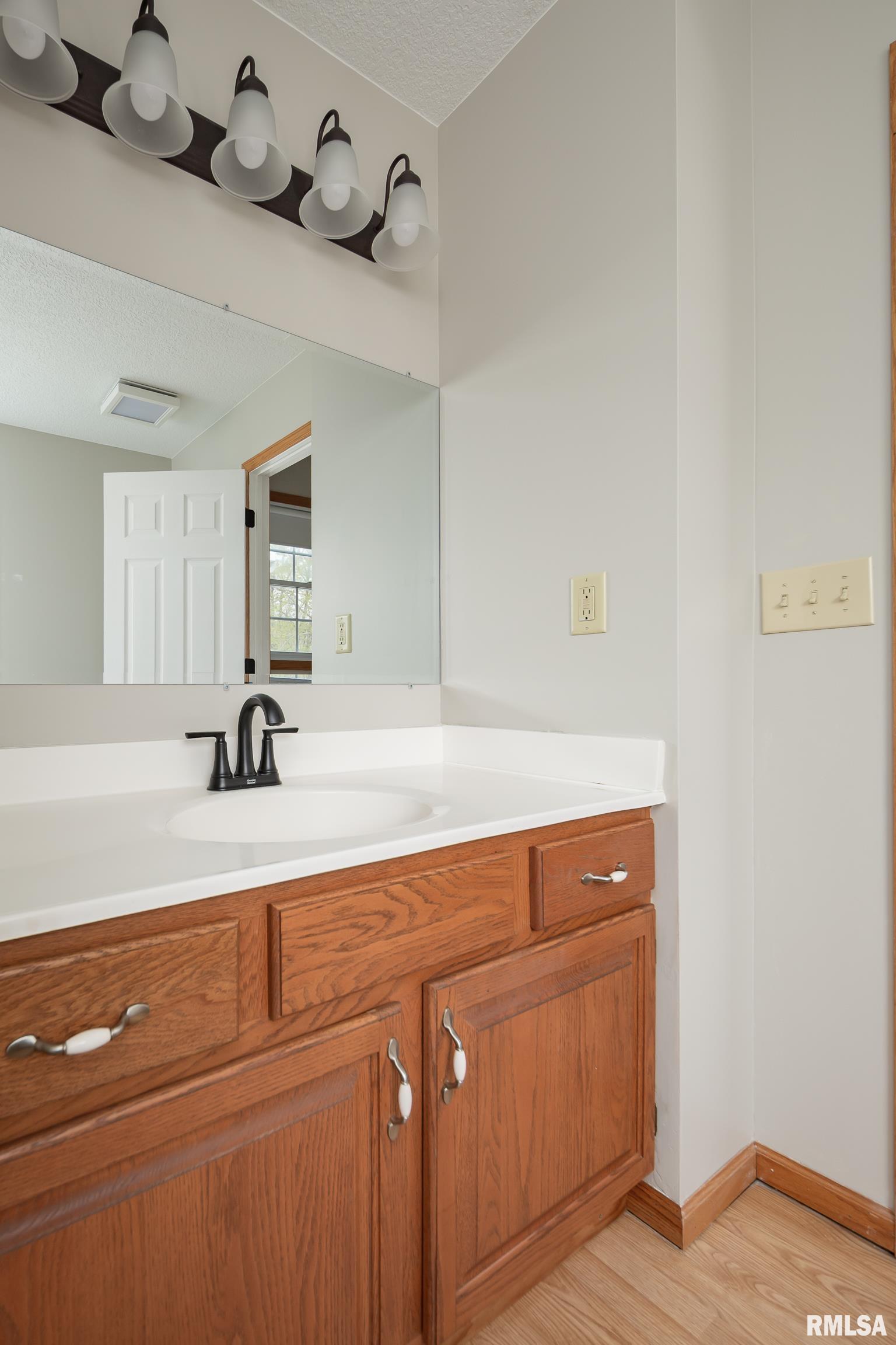 822 N 4th Street, Le Claire, Iowa image 25