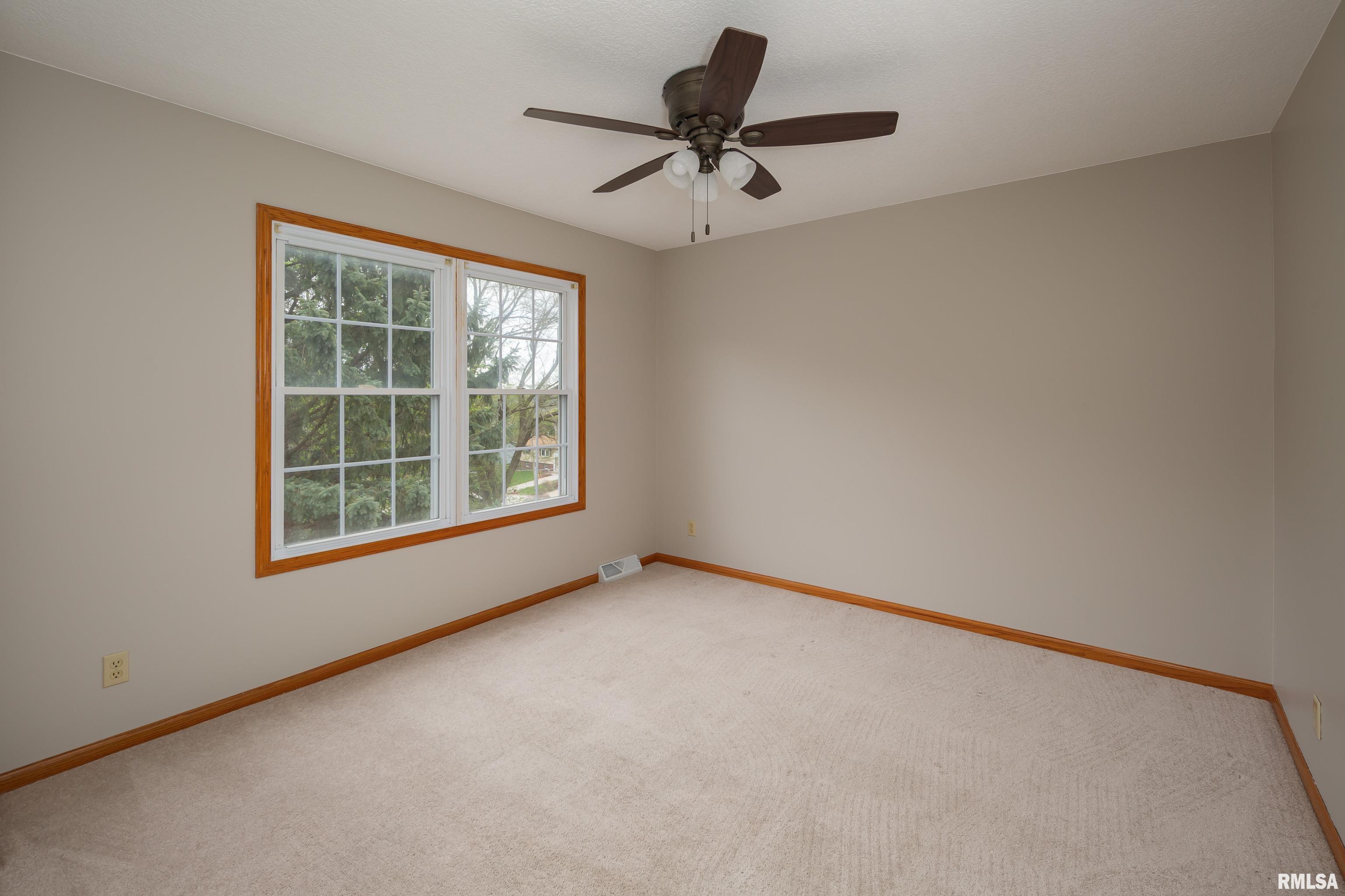 822 N 4th Street, Le Claire, Iowa image 30
