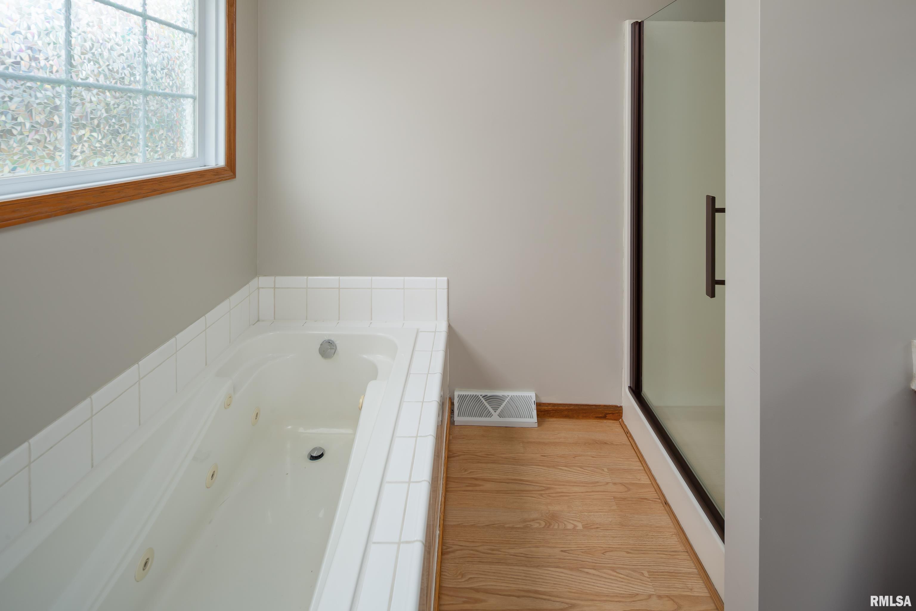 822 N 4th Street, Le Claire, Iowa image 23