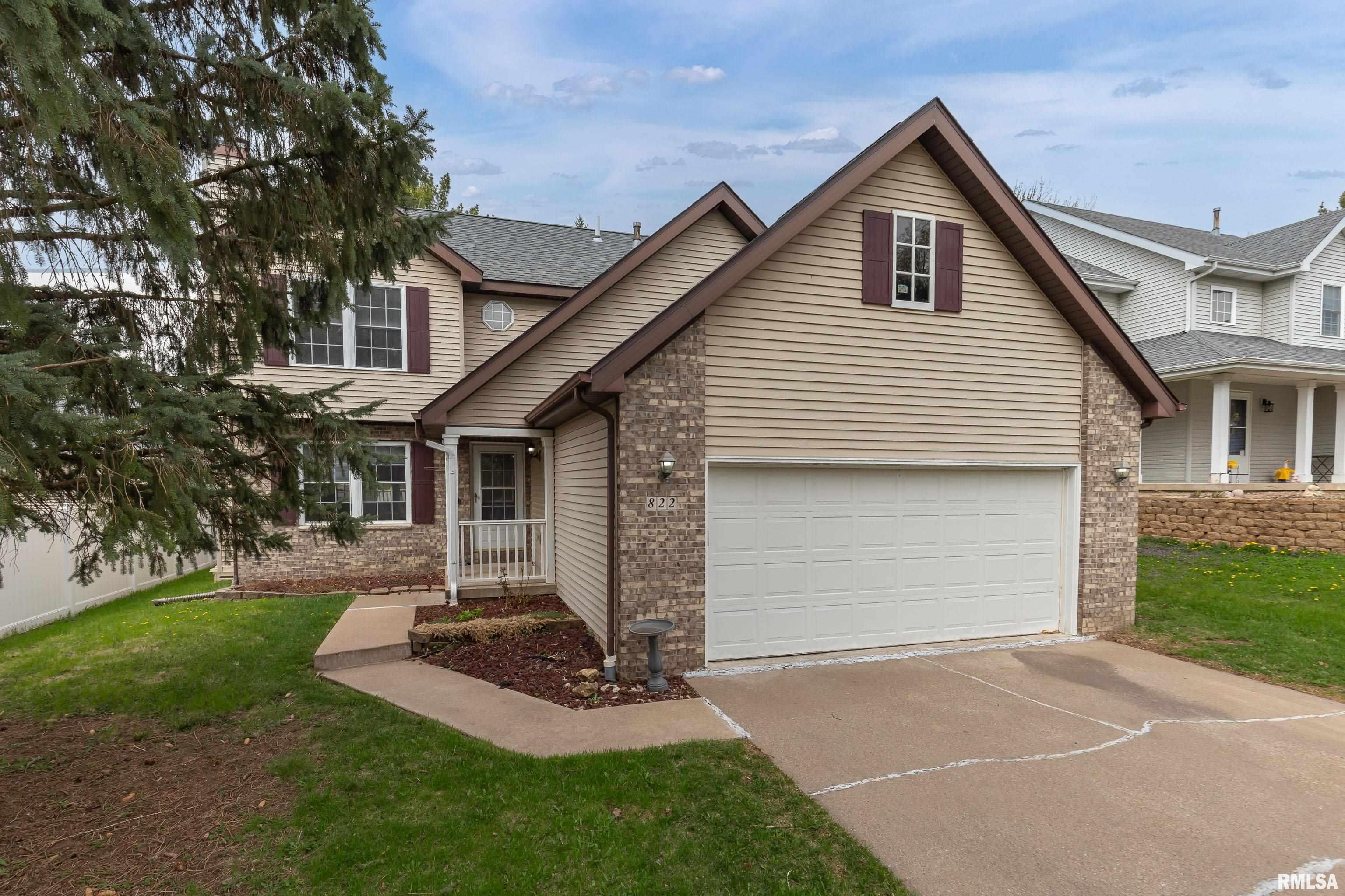 822 N 4th Street, Le Claire, Iowa image 2