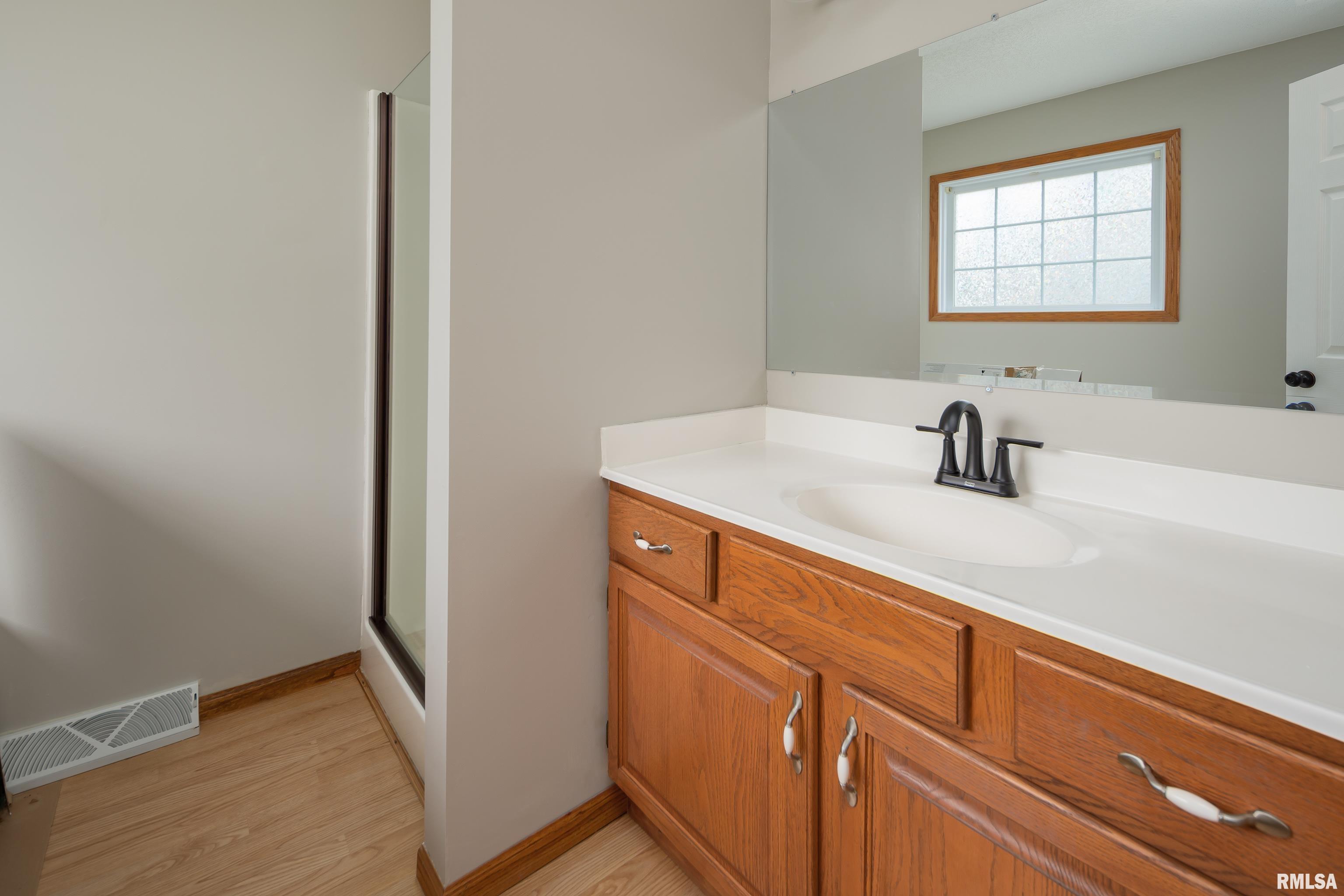 822 N 4th Street, Le Claire, Iowa image 24