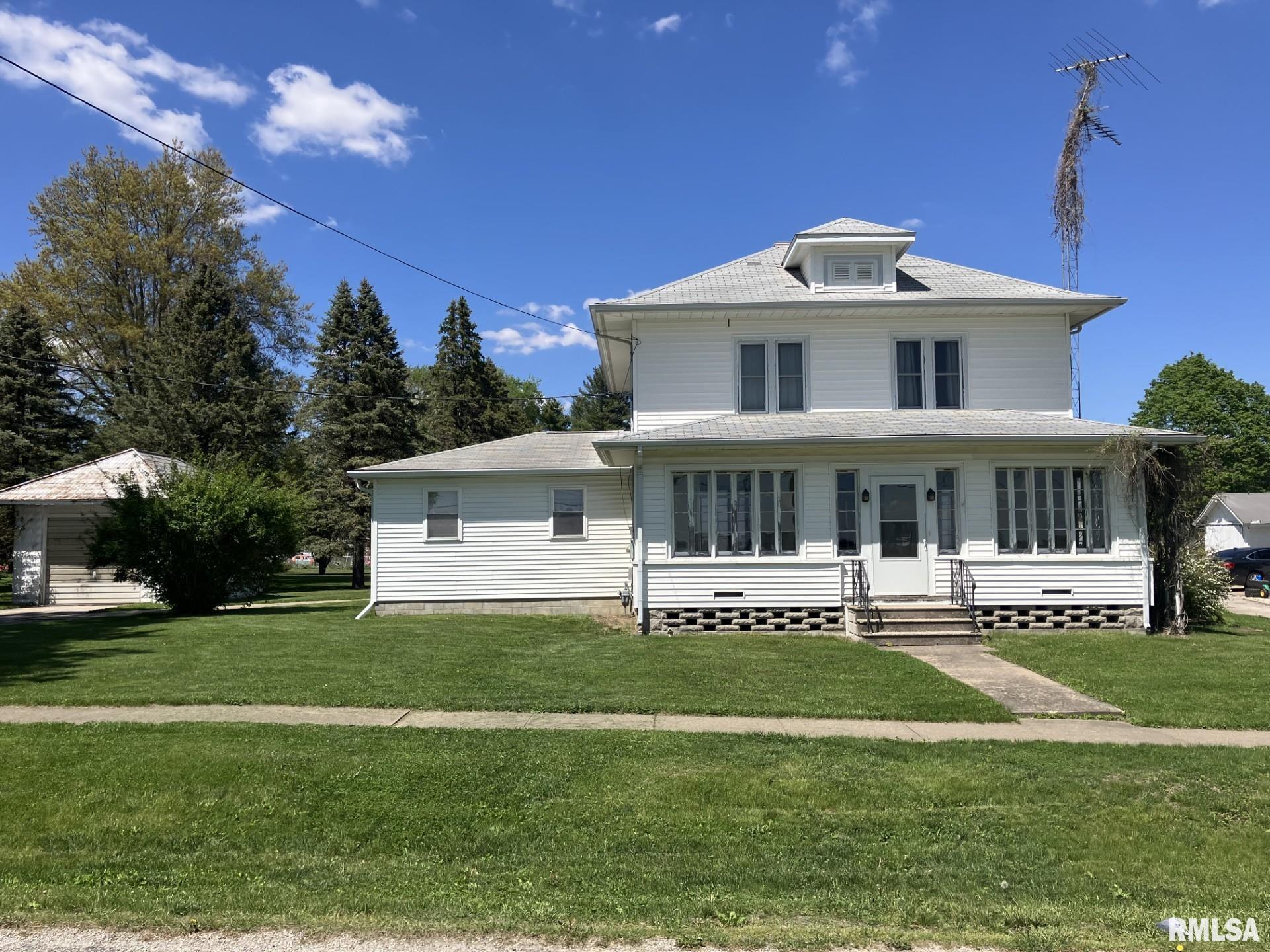 155 E Gossett Street, Roseville, Illinois image 2
