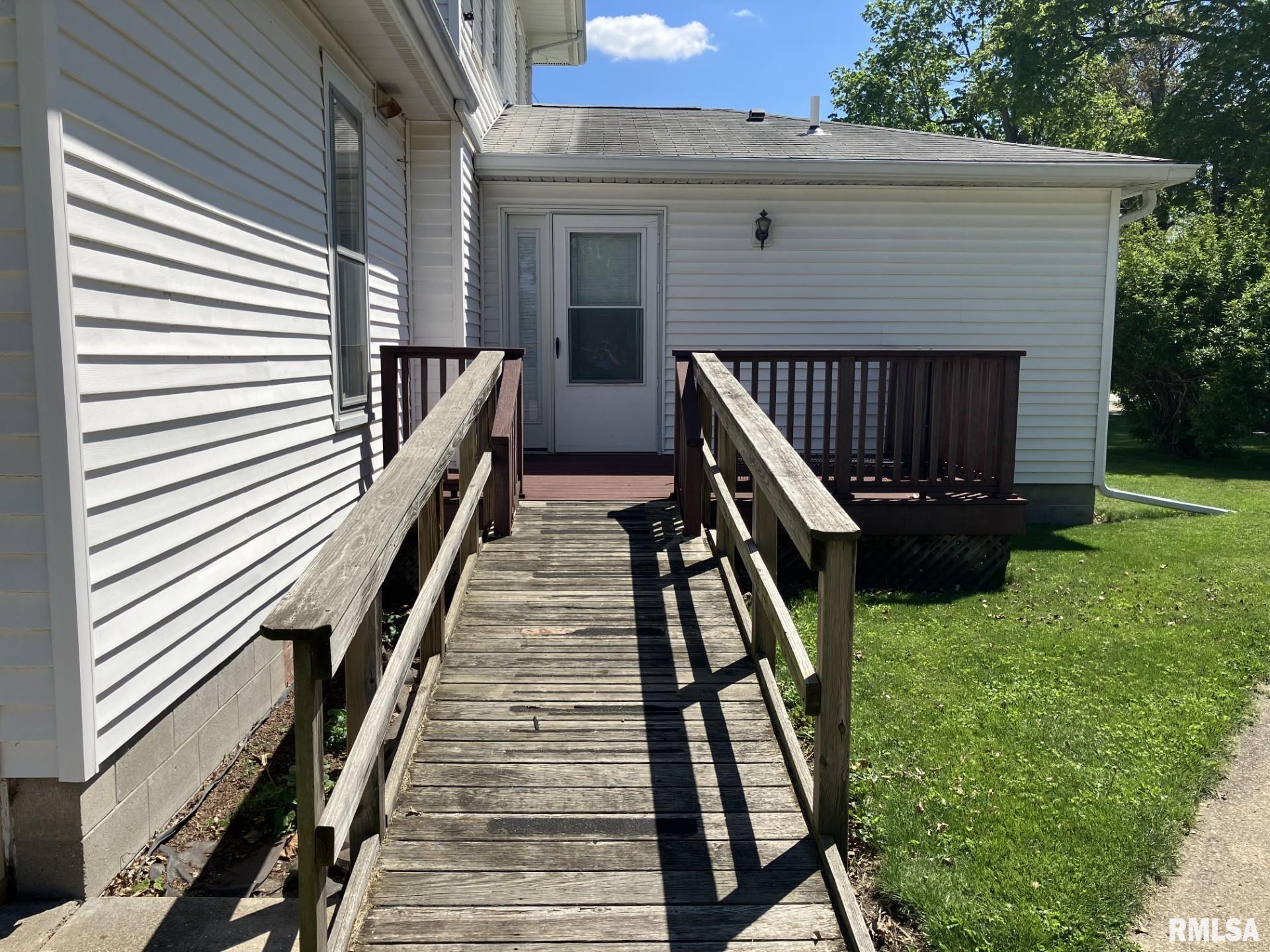 155 E Gossett Street, Roseville, Illinois image 10