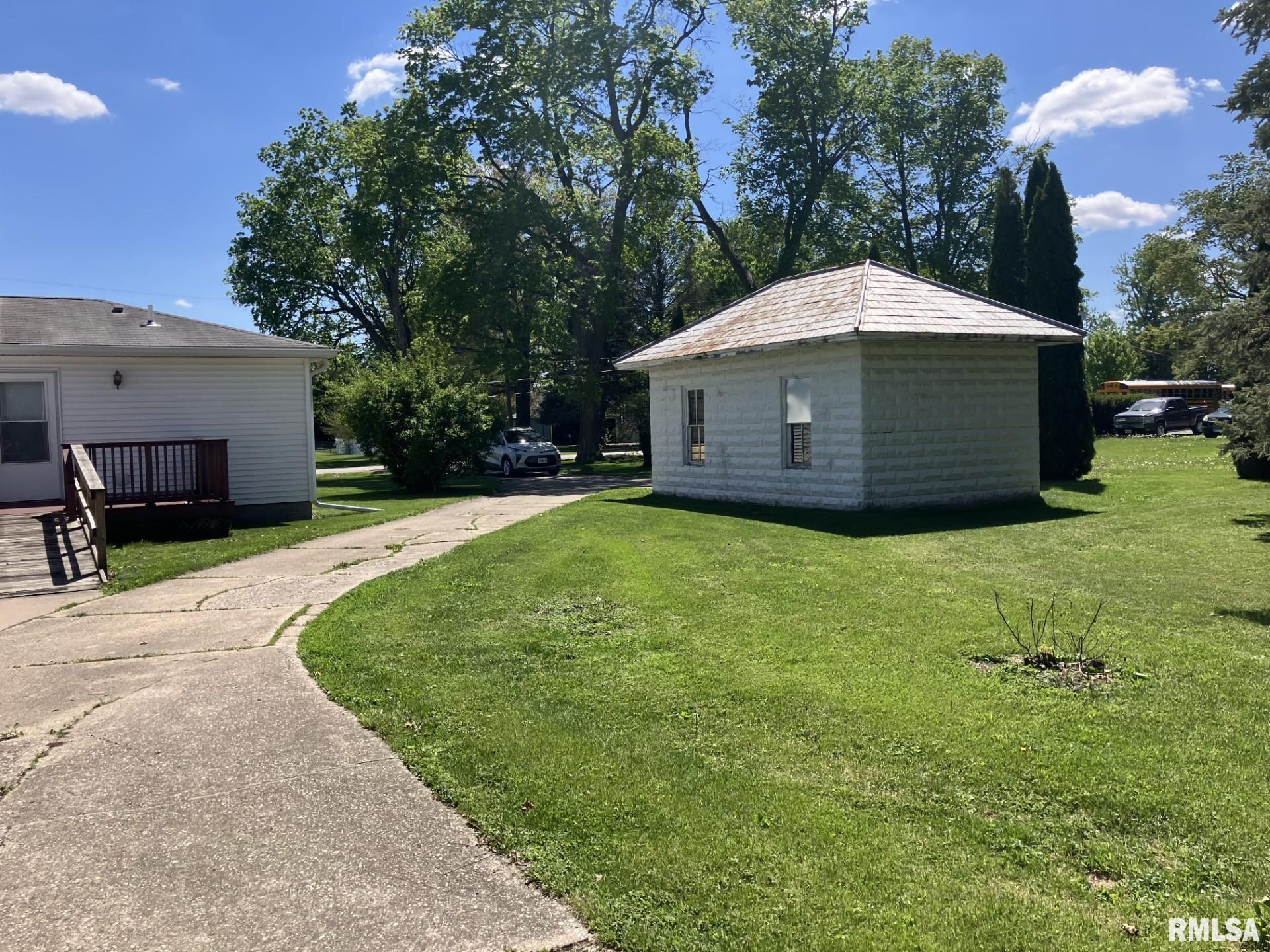 155 E Gossett Street, Roseville, Illinois image 9
