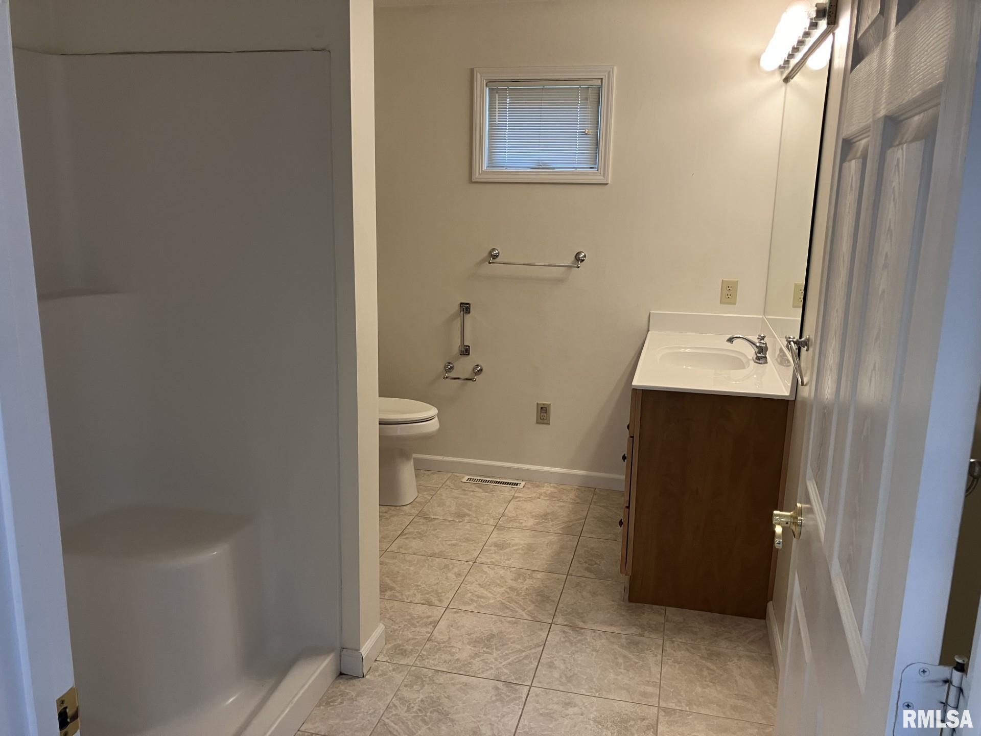 155 E Gossett Street, Roseville, Illinois image 48
