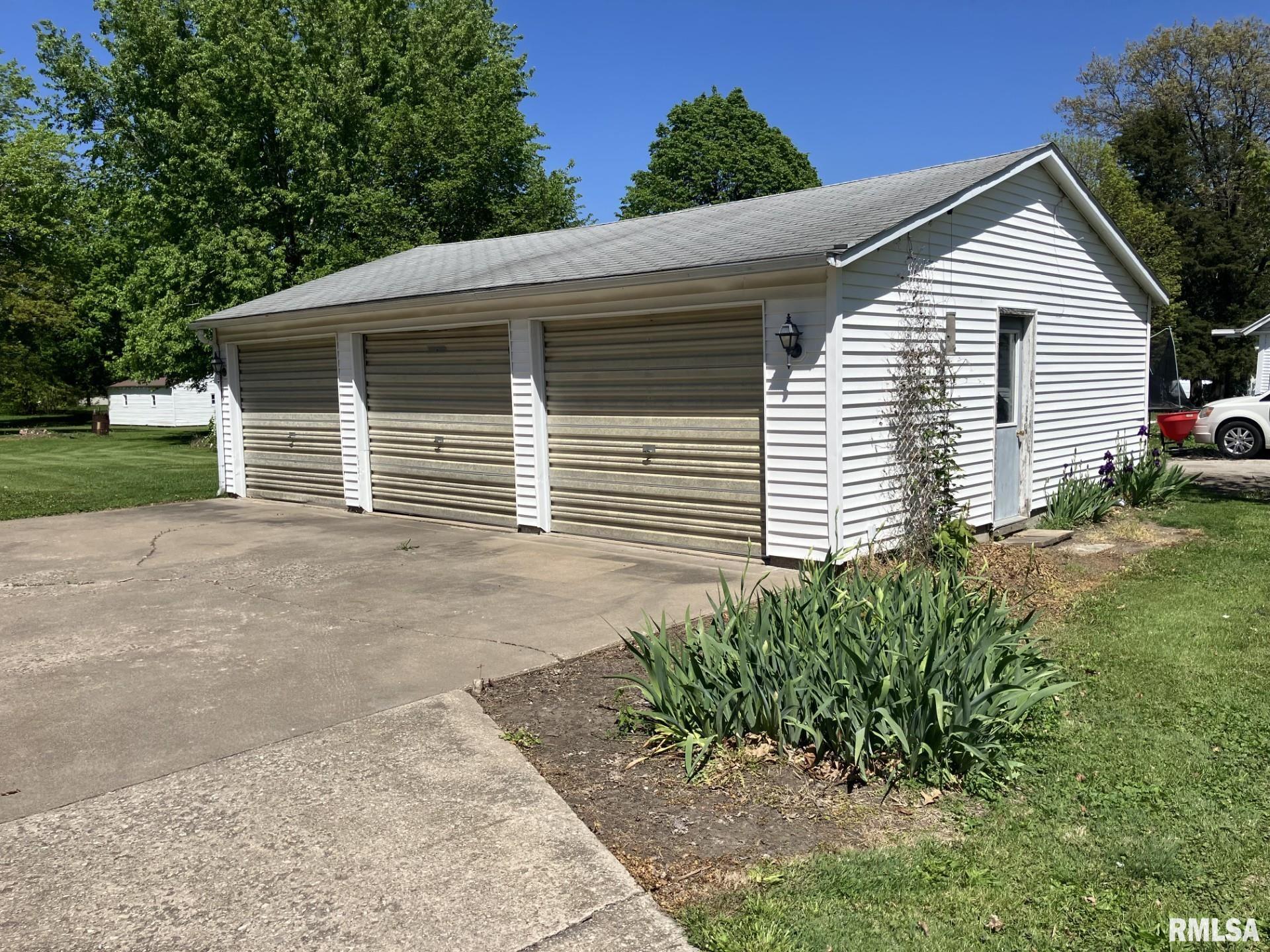 155 E Gossett Street, Roseville, Illinois image 8