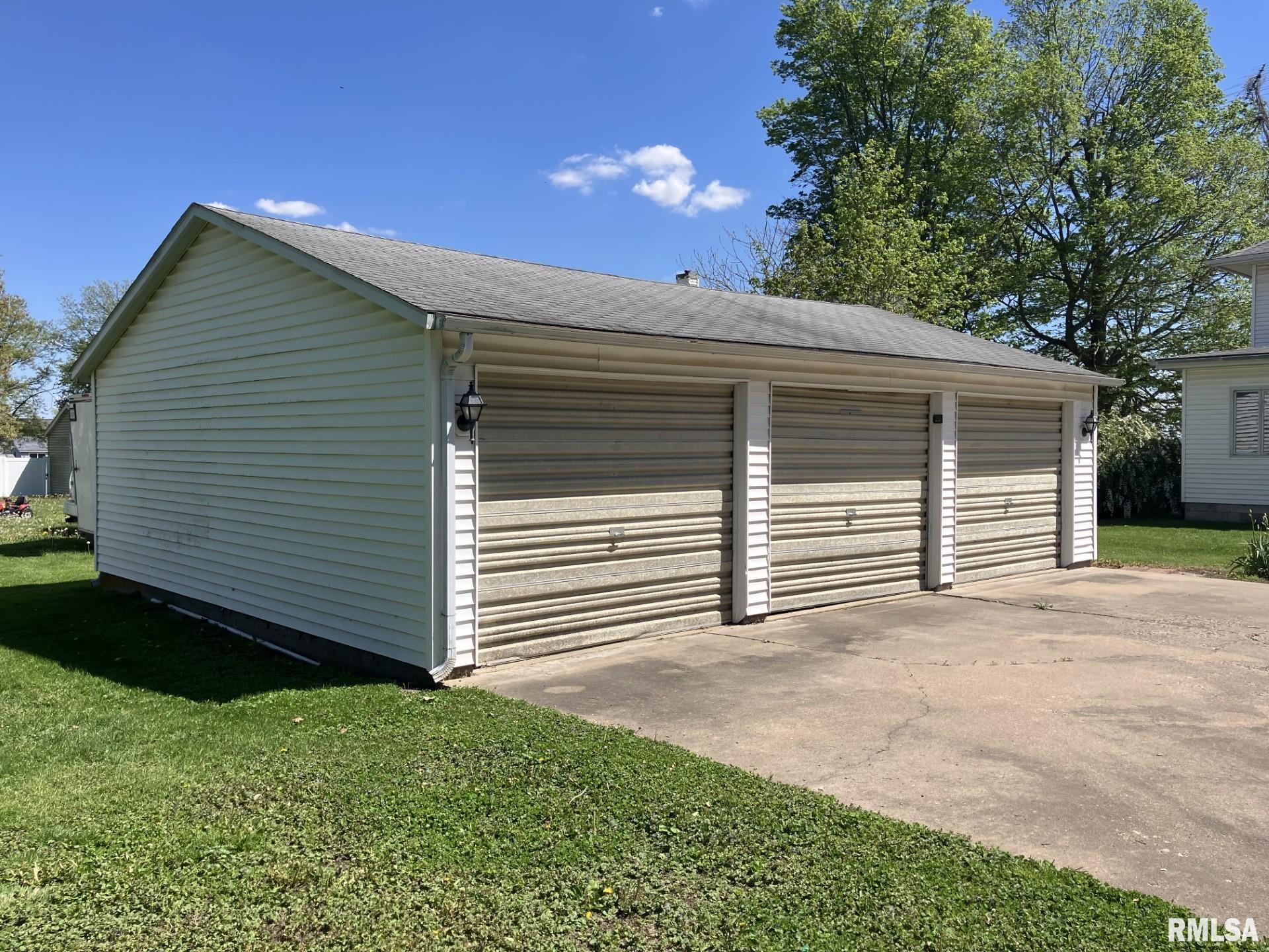 155 E Gossett Street, Roseville, Illinois image 7