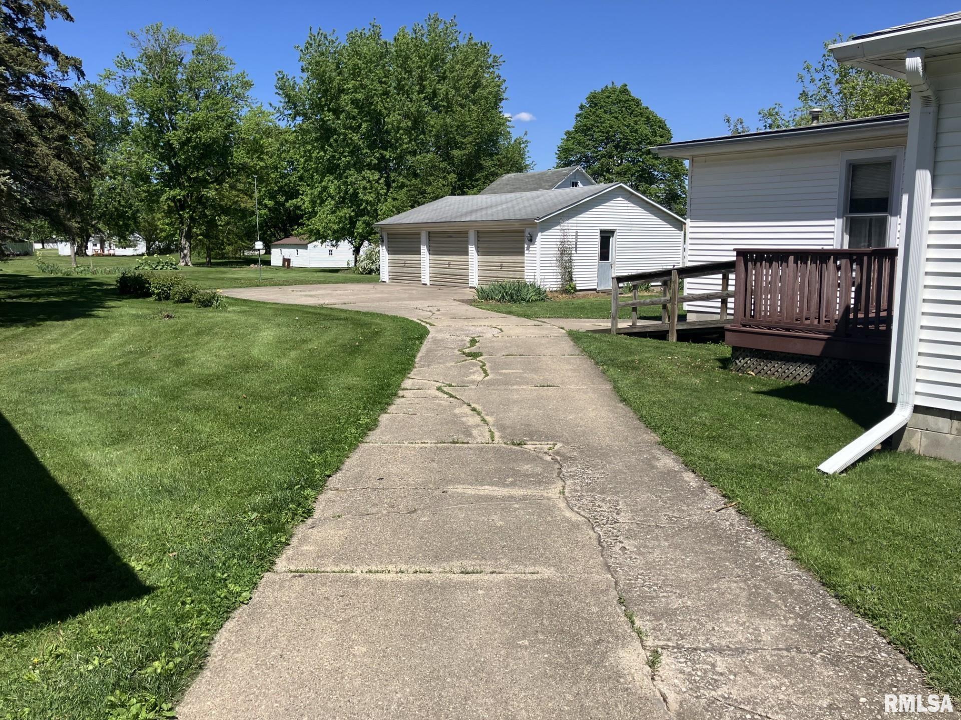 155 E Gossett Street, Roseville, Illinois image 3