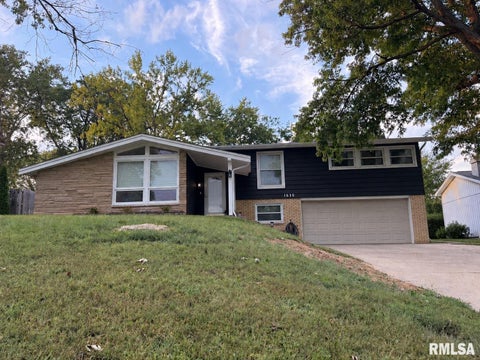 Homes For Sale - 1635 W Marlene Avenue<br/> Peoria, IL 61614