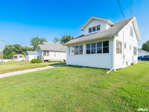 Homes For Sale - 202 Woodlawn Boulevard<br/> Tazewell County, East Peoria, IL 61611