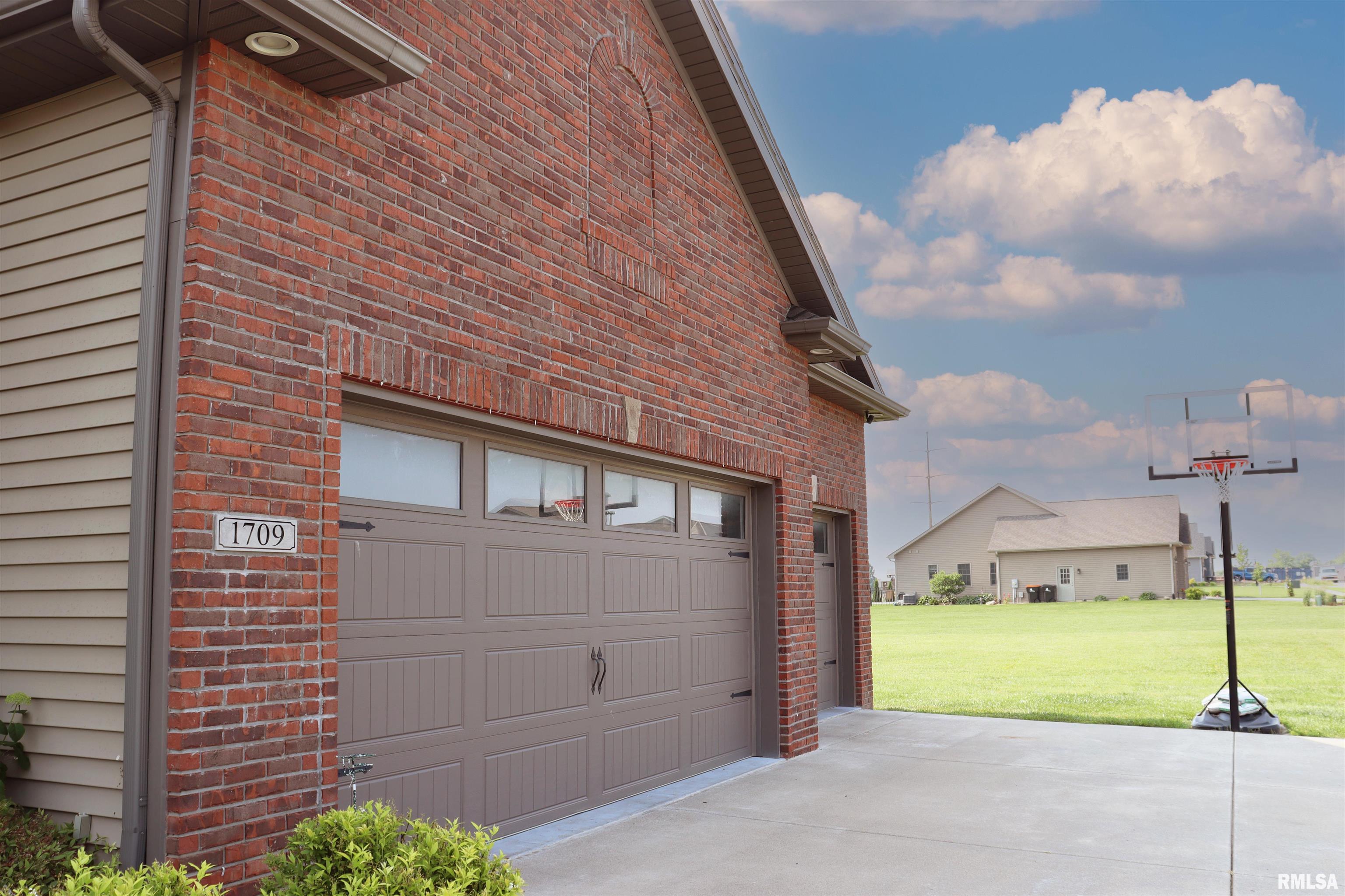 1709 Rustic Oak Drive, Washington, Illinois image 6
