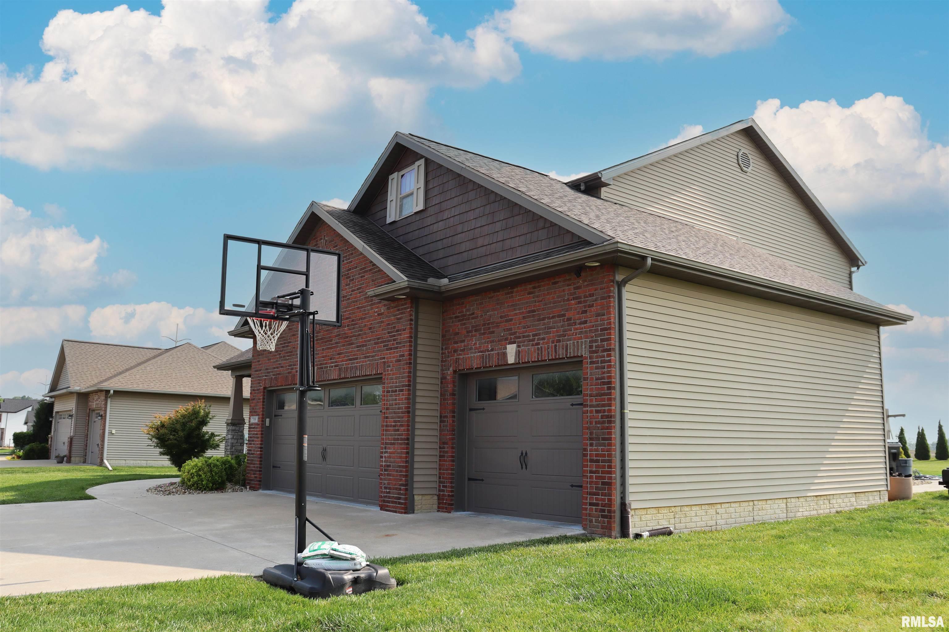 1709 Rustic Oak Drive, Washington, Illinois image 2