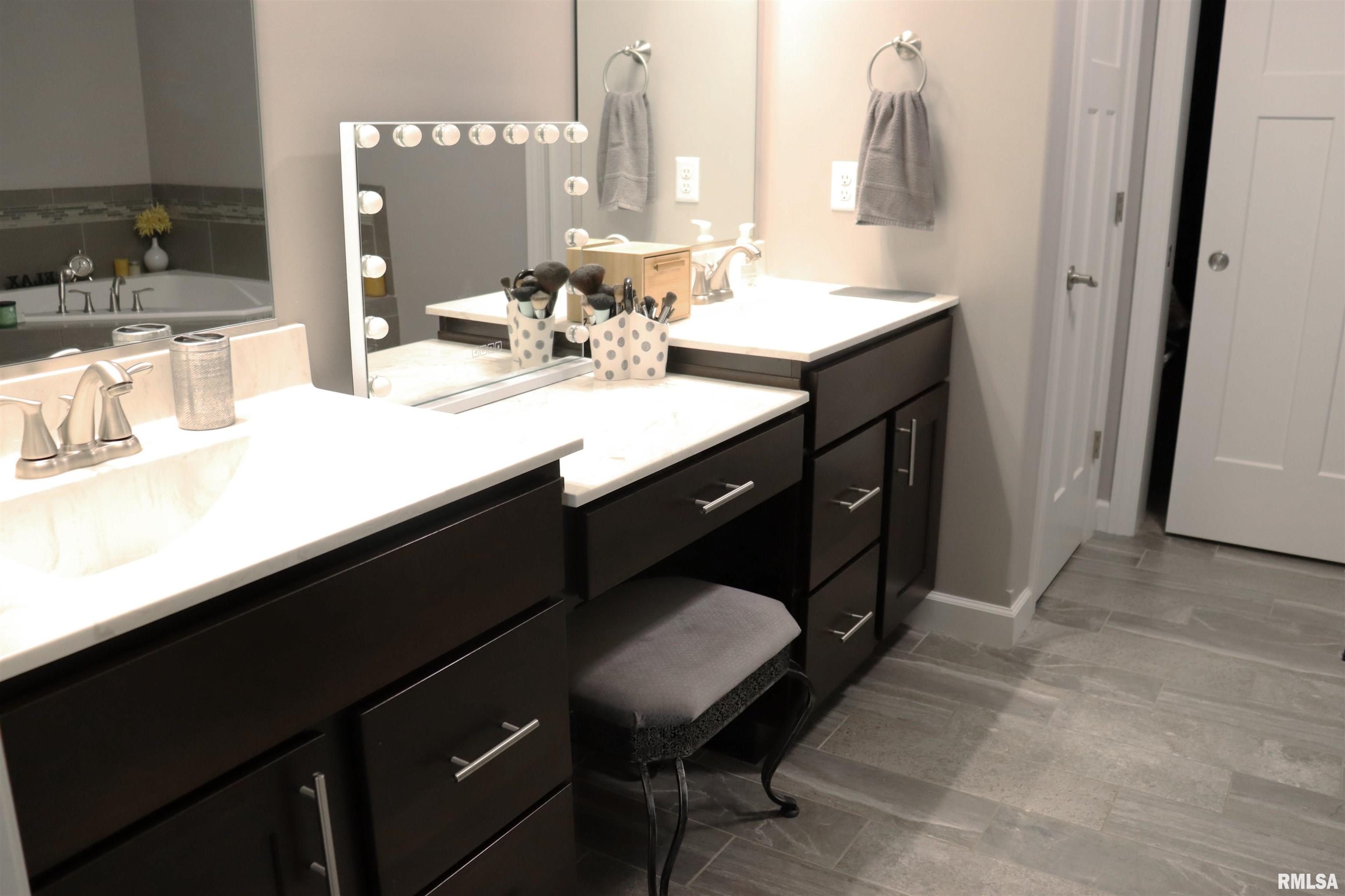 1709 Rustic Oak Drive, Washington, Illinois image 32