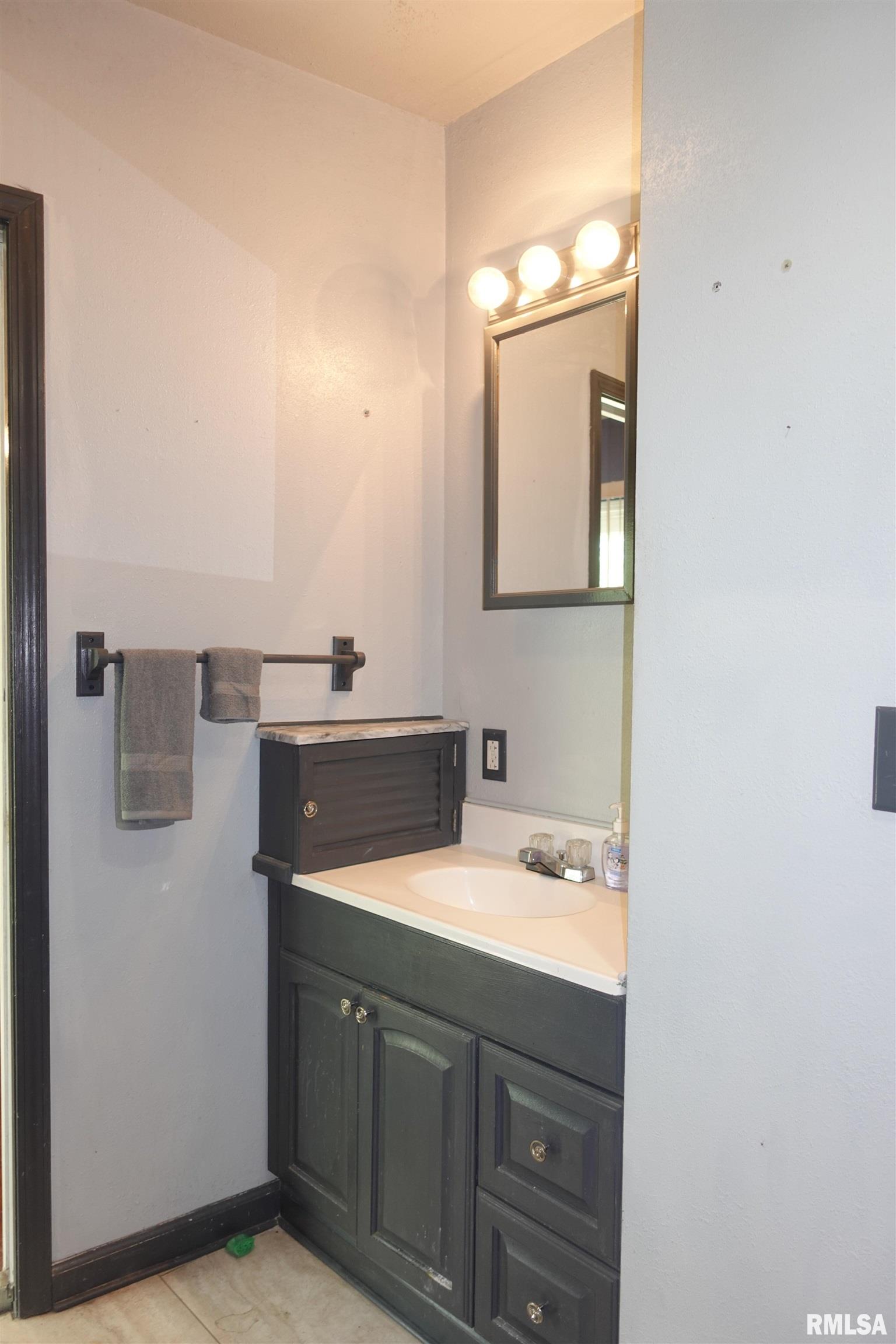 828 200th Avenue, Monmouth, Illinois image 30