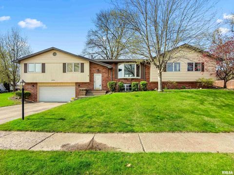 Photo of 4702 W LYNNHURST Drive, Peoria, IL 61615 (MLS # PA1265660)