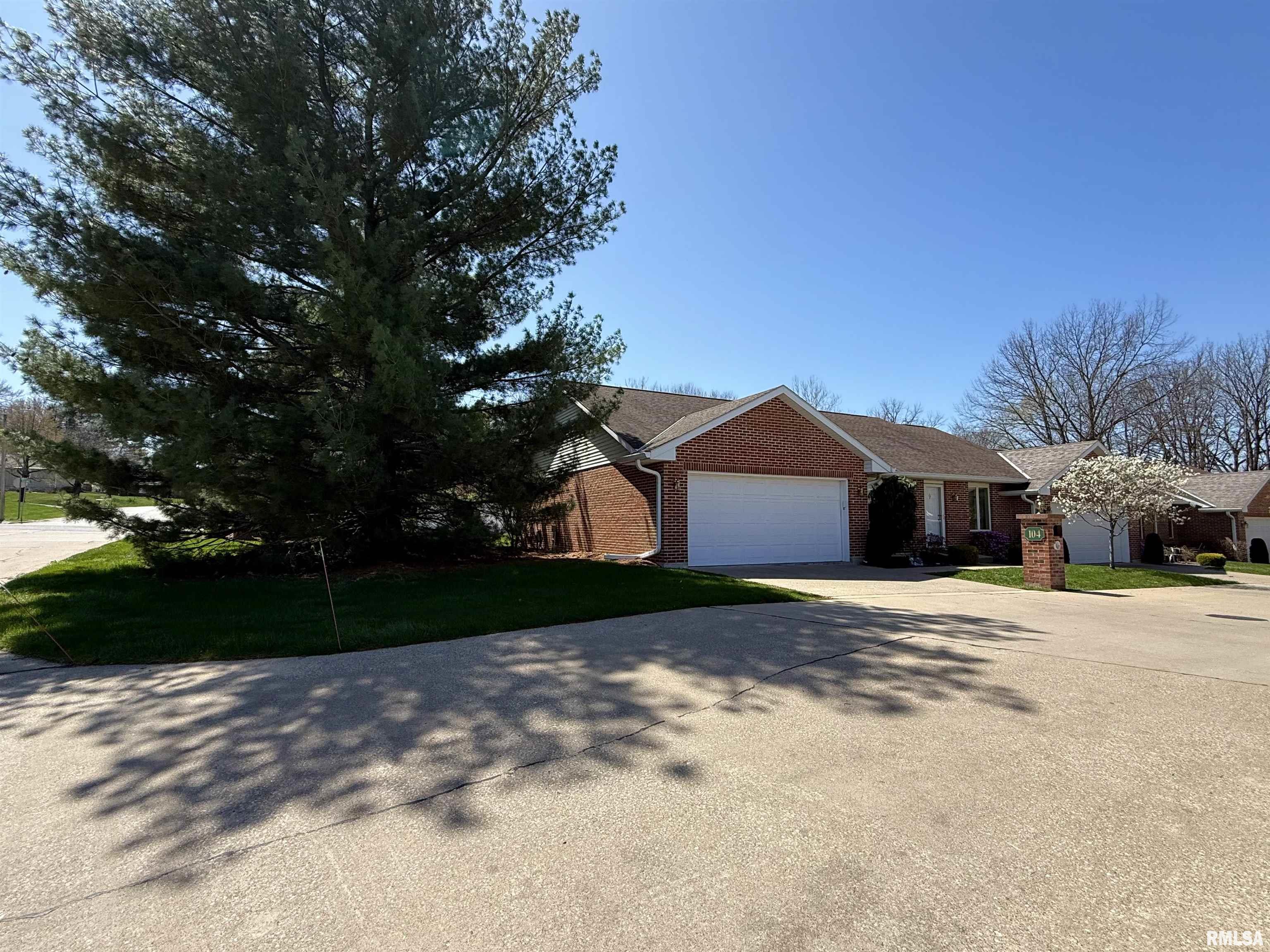 104 W Waterford Drive, Quincy, Illinois image 3
