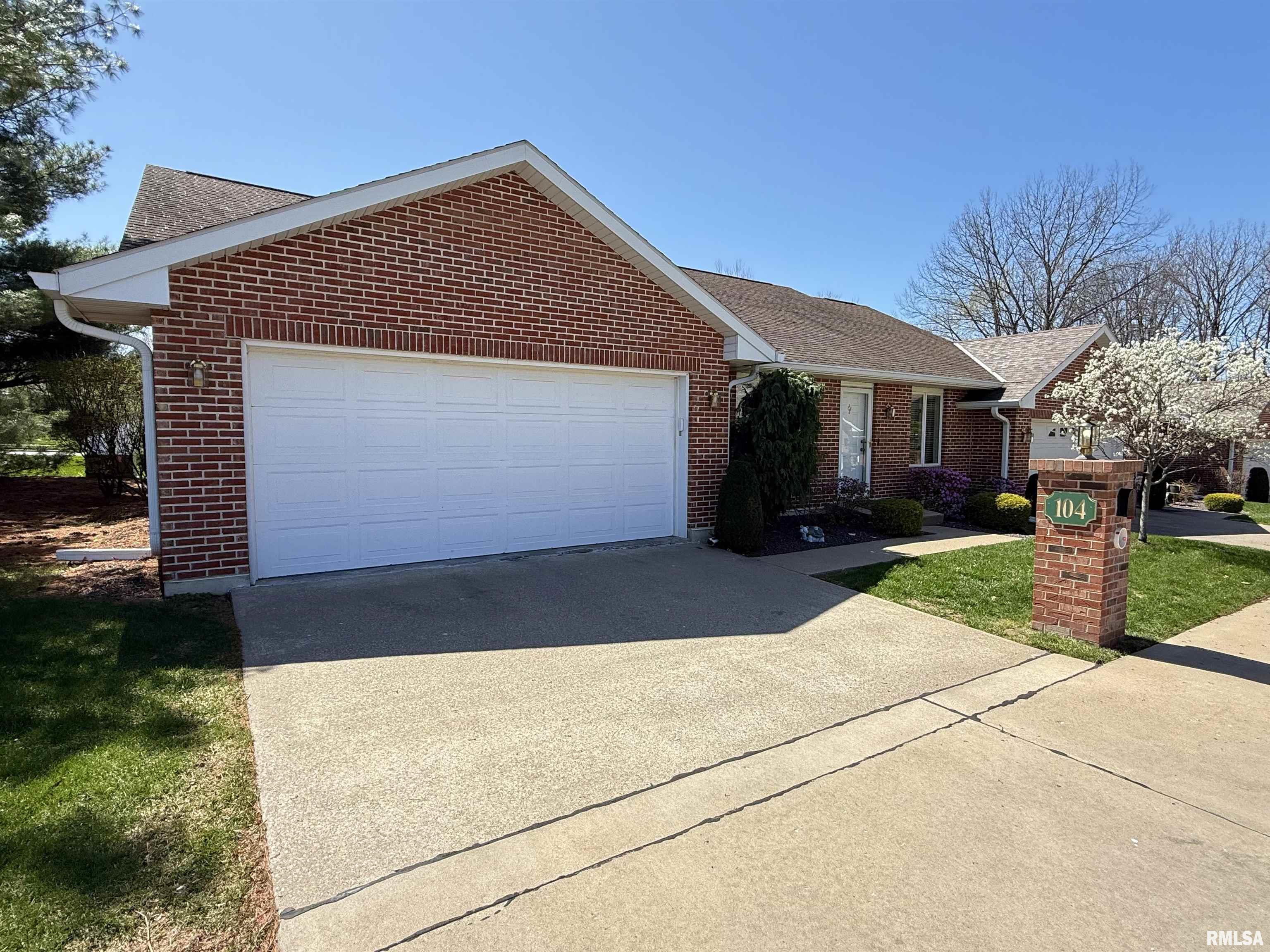 104 W Waterford Drive, Quincy, Illinois image 2