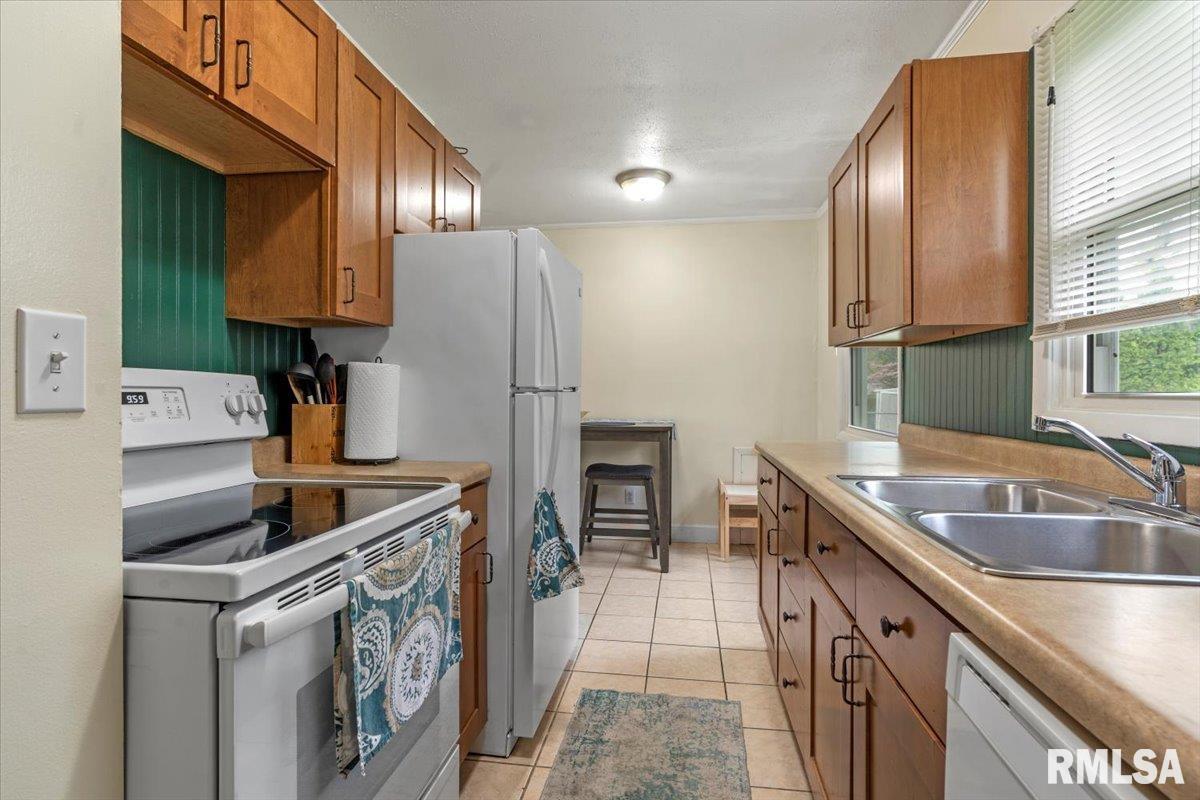 2433 Sussex Road, Springfield, Illinois image 10